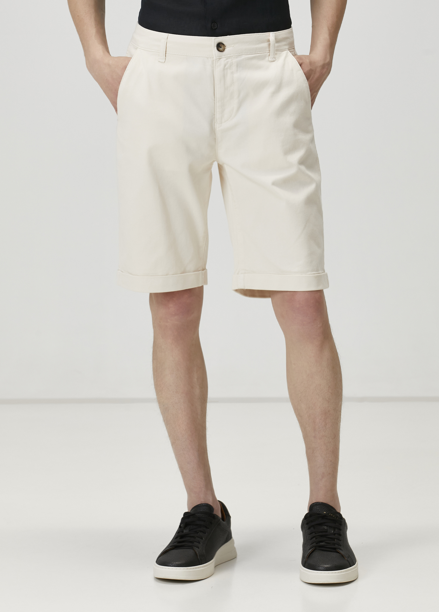 Slim Fit Kırık Beyaz Şort_1