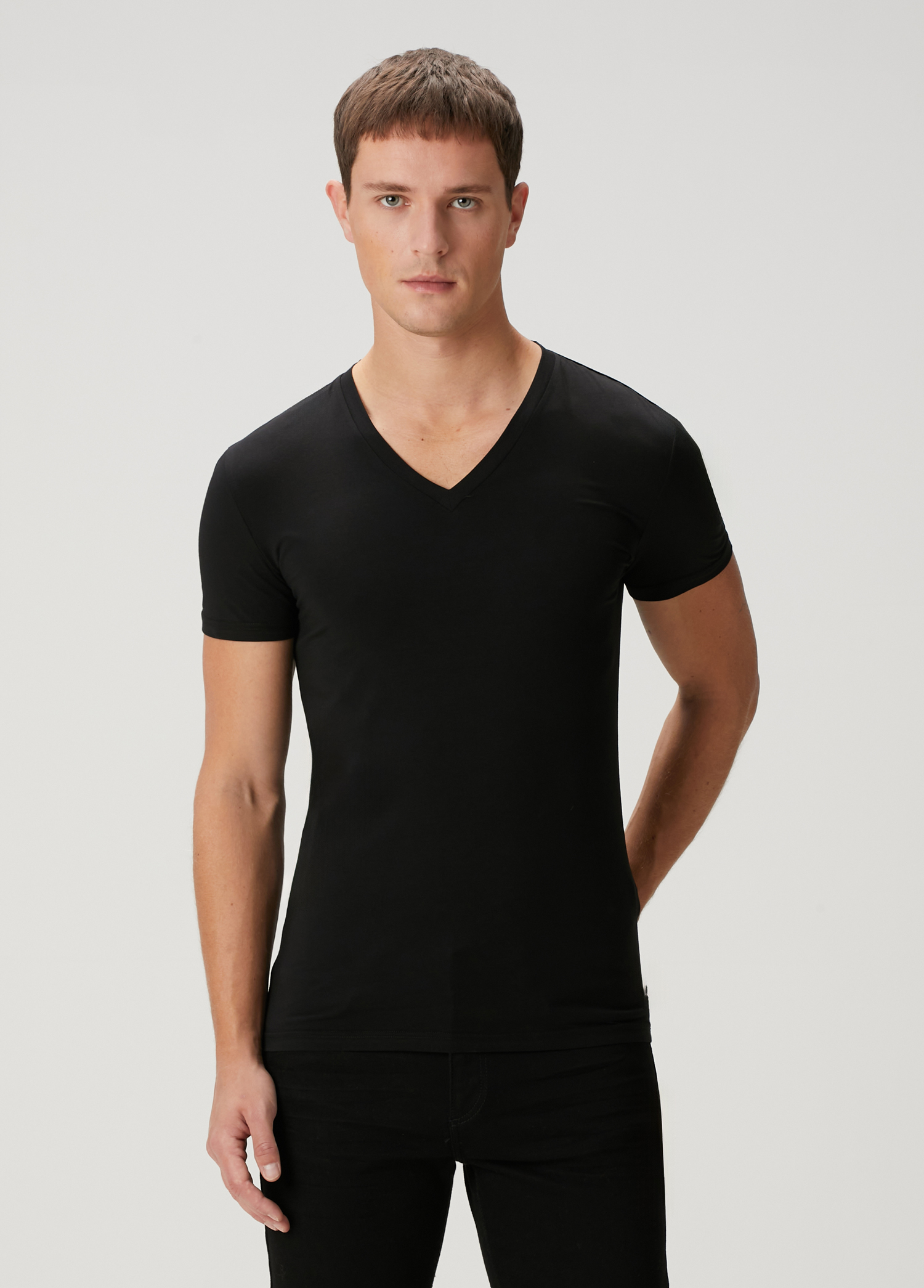 Siyah V Yaka Basic T-shirt