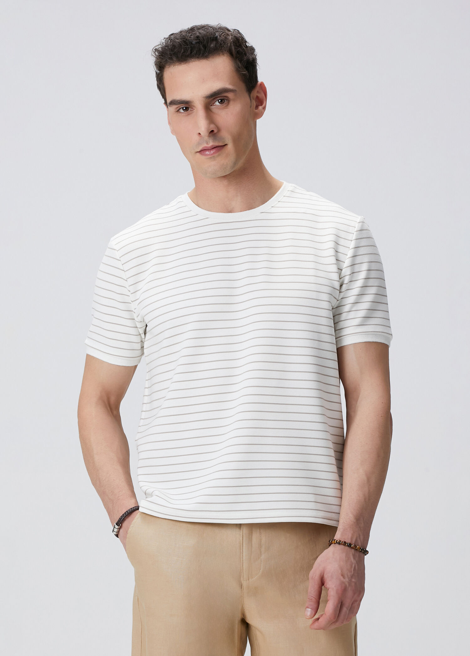 Kırık Beyaz Bej T-shirt