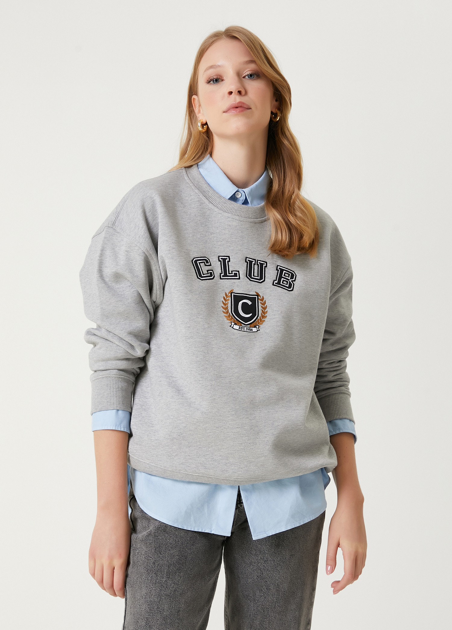 Club Logo Gri Nakışlı Basic Sweatshirt_0