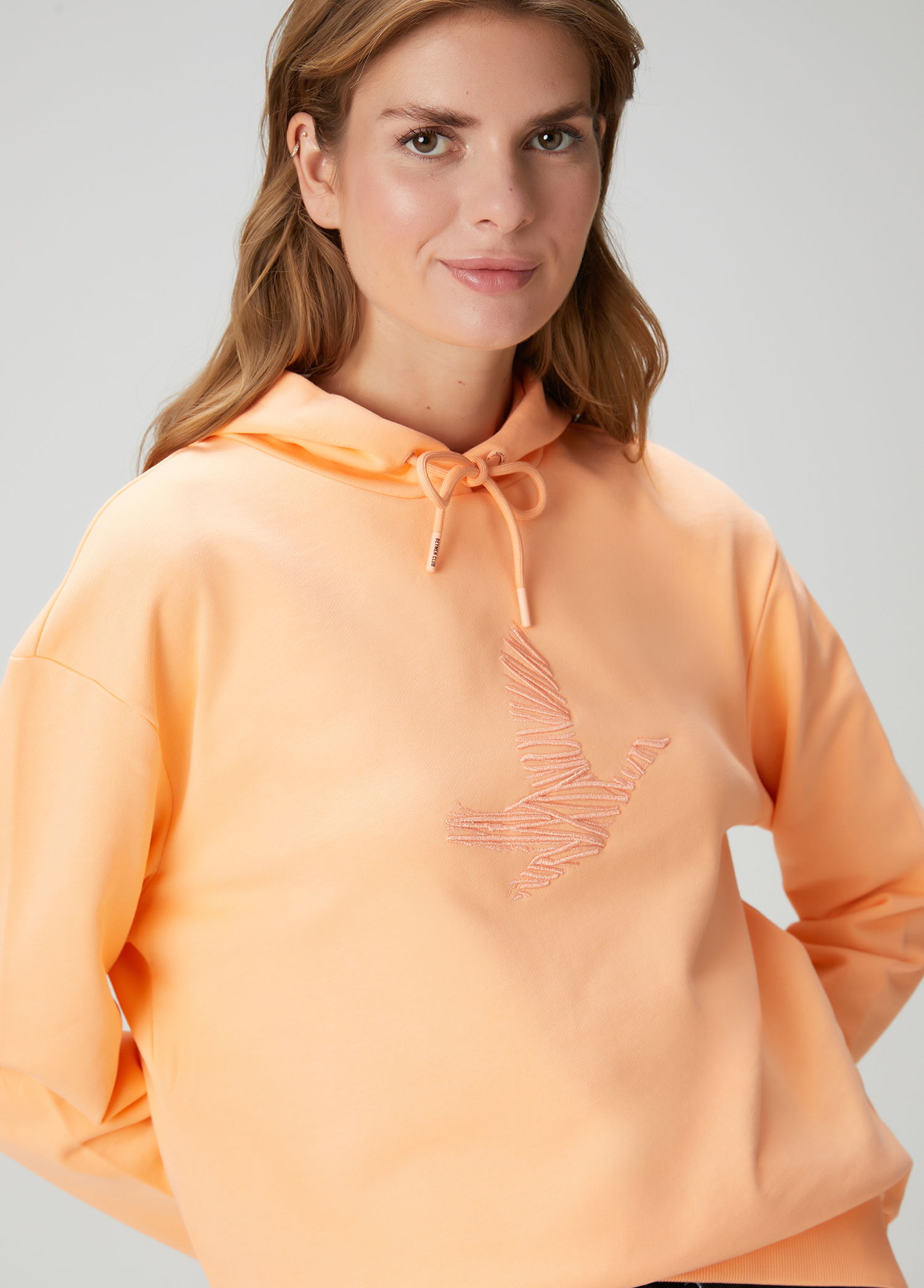 Şeftali Kapüşonlu Karalama Kuş Nakışlı Sweatshirt_1