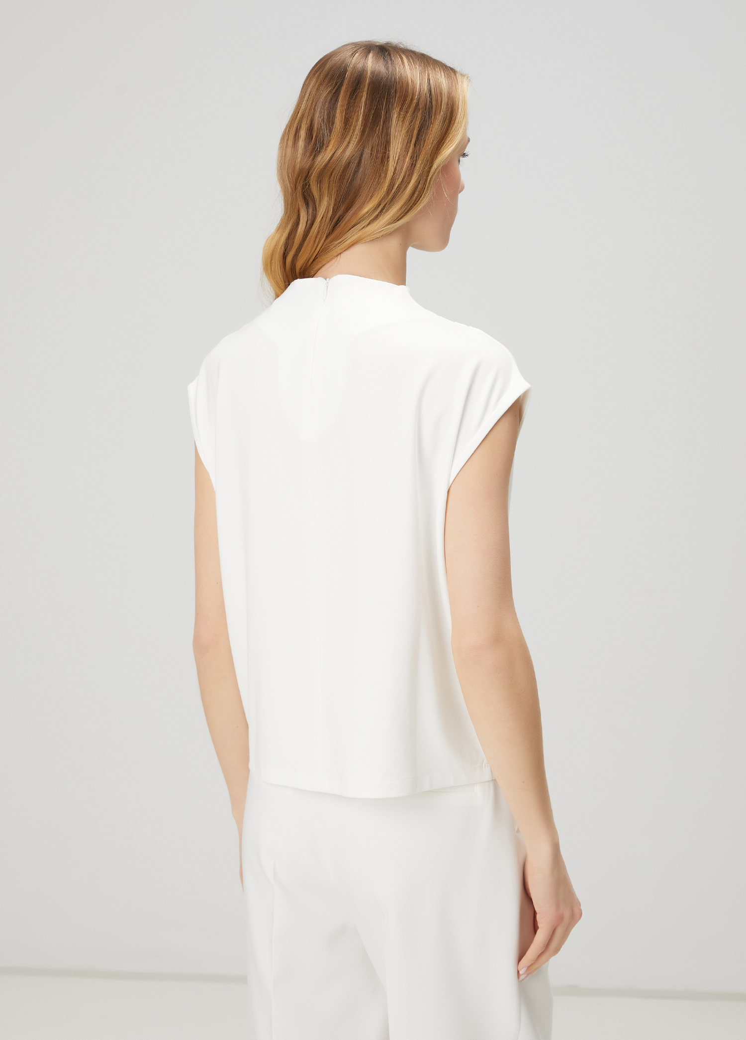 Beyaz Drape Detaylı T-shirt_5