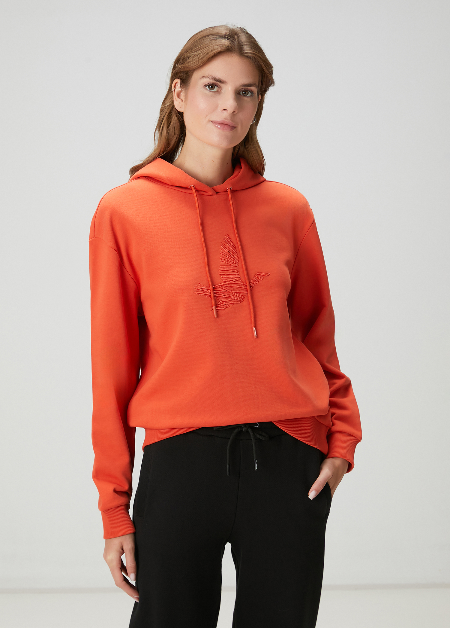 Kiremit Kapüşonlu Karalama Kuş Nakışlı Sweatshirt_3