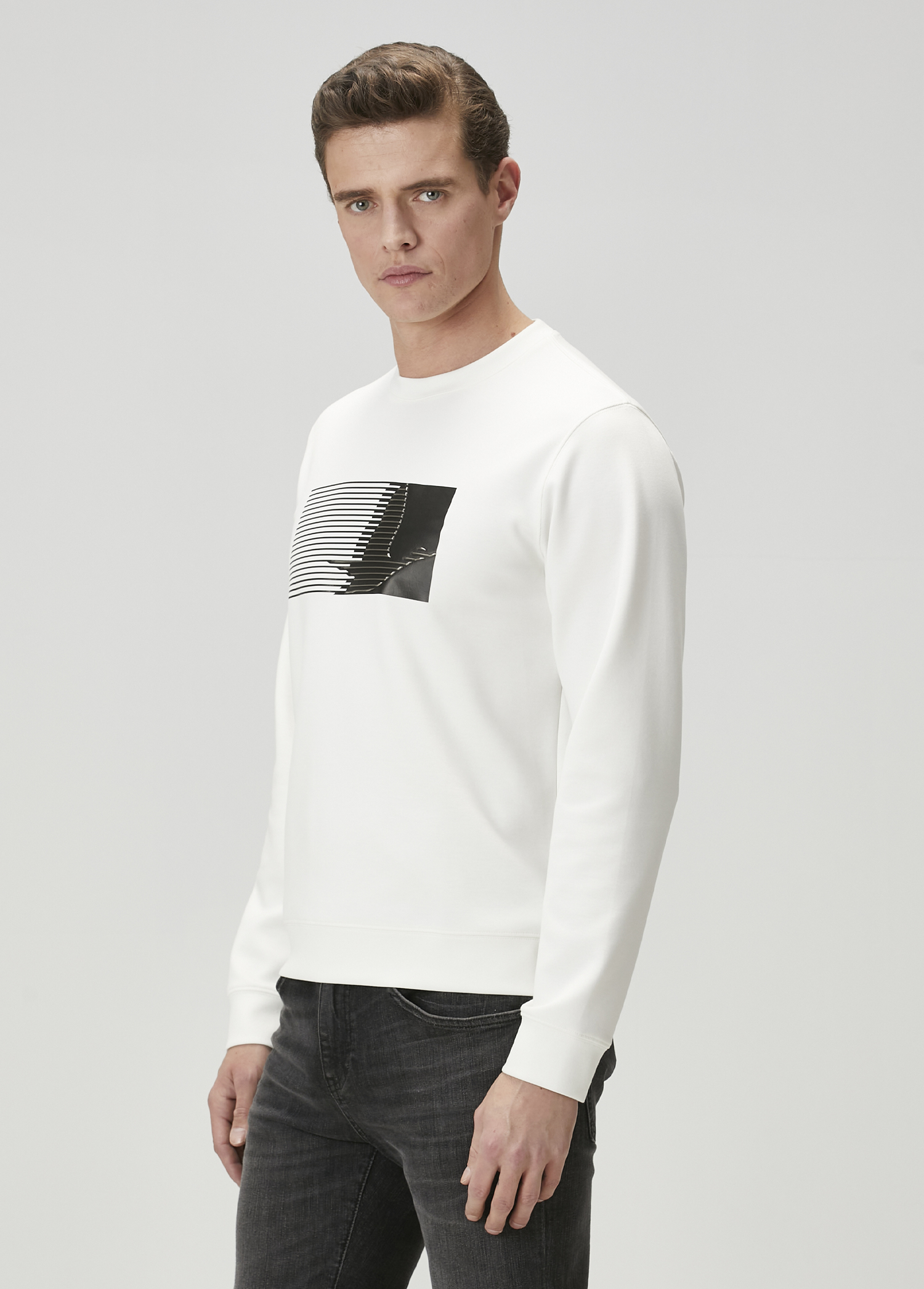 Kırık Beyaz Grafik Logo Baskılı Sweatshirt_3