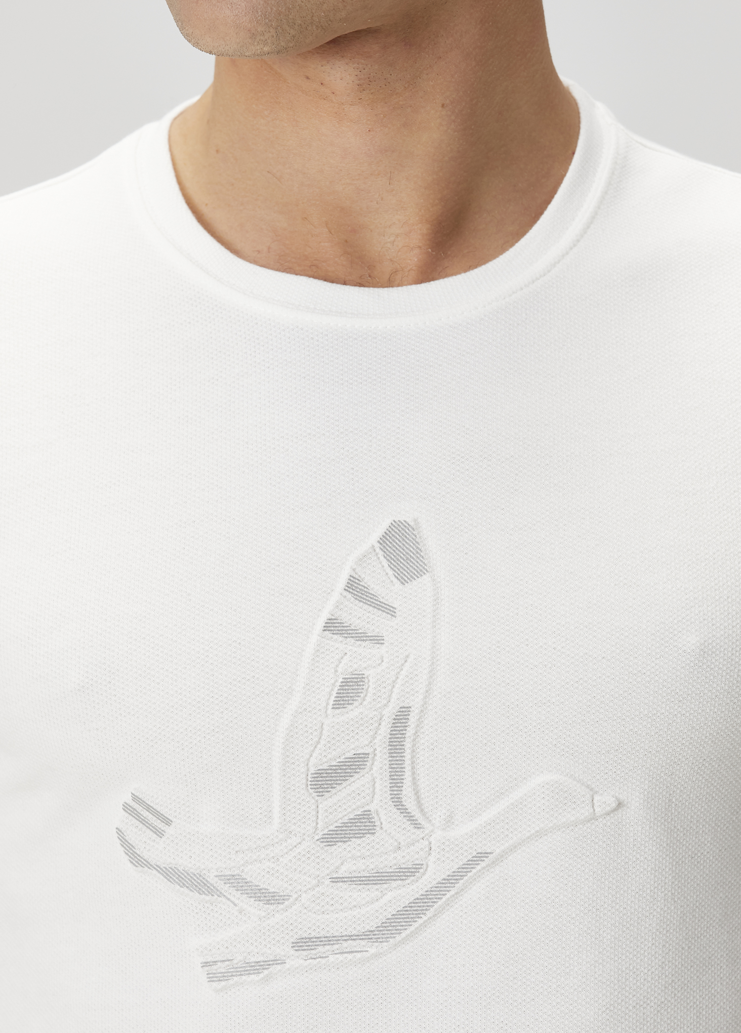 Kırık Beyaz Kabartmalı Logo Baskılı T-shirt_6