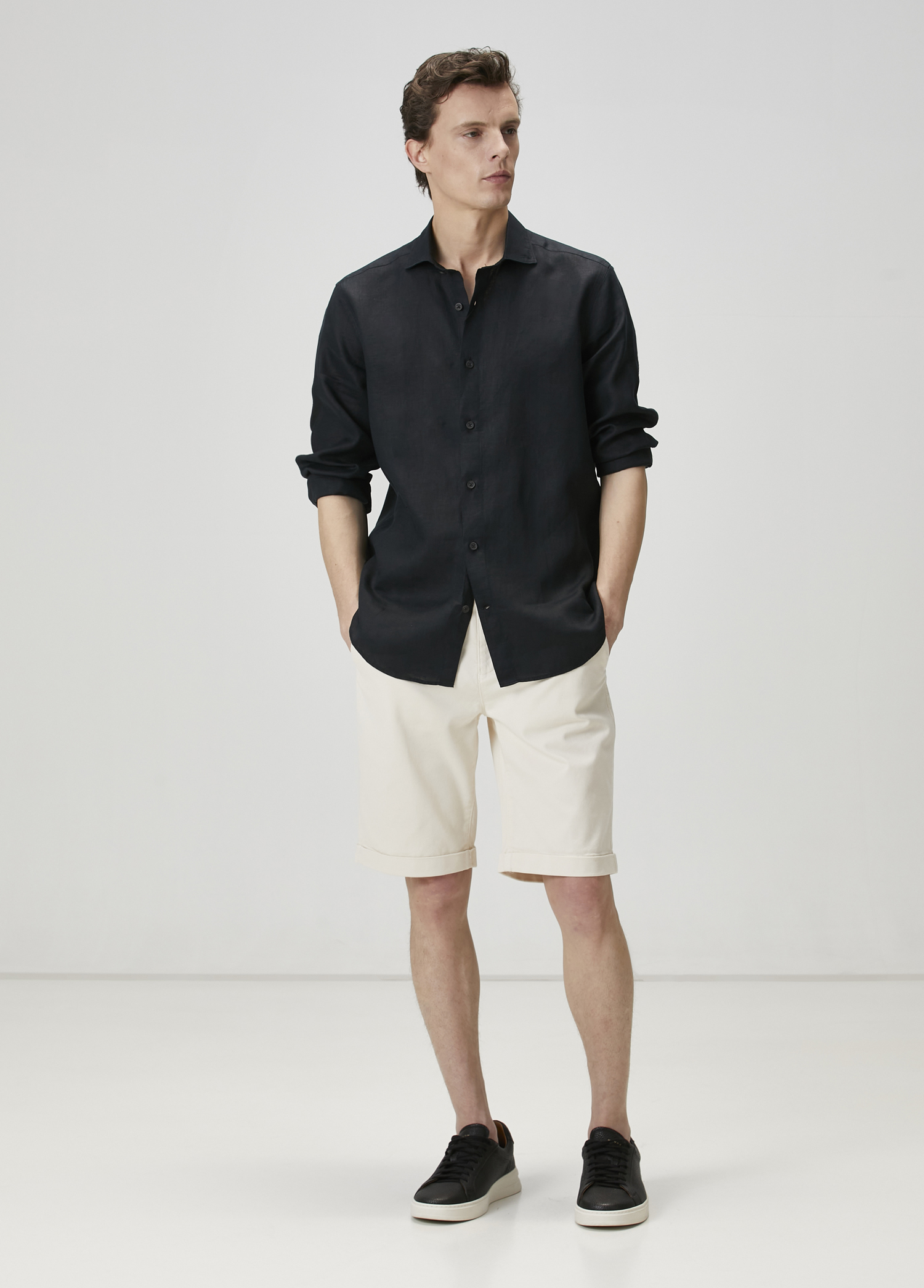 Slim Fit Kırık Beyaz Şort