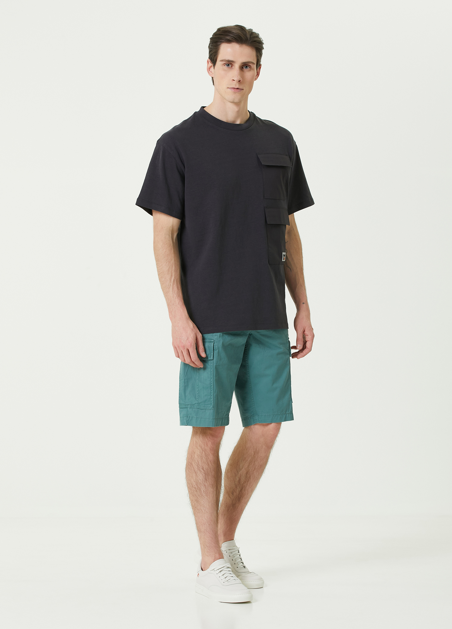 Beymen Siyah Çift Cep Detaylı T-shirt. 2 Beymen Siyah Çift Cep Detaylı T-shirt. 2