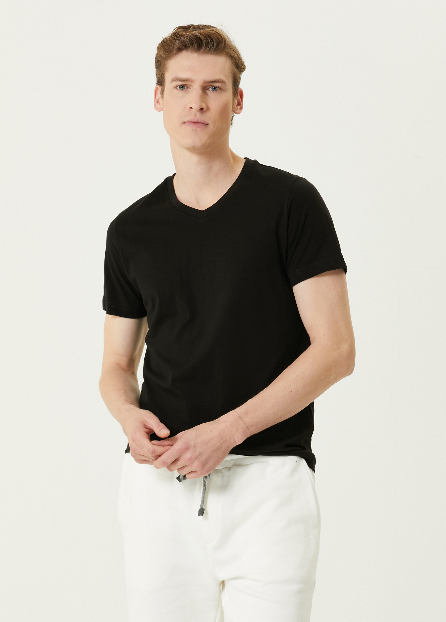 Siyah V Yaka Basic T-shirt