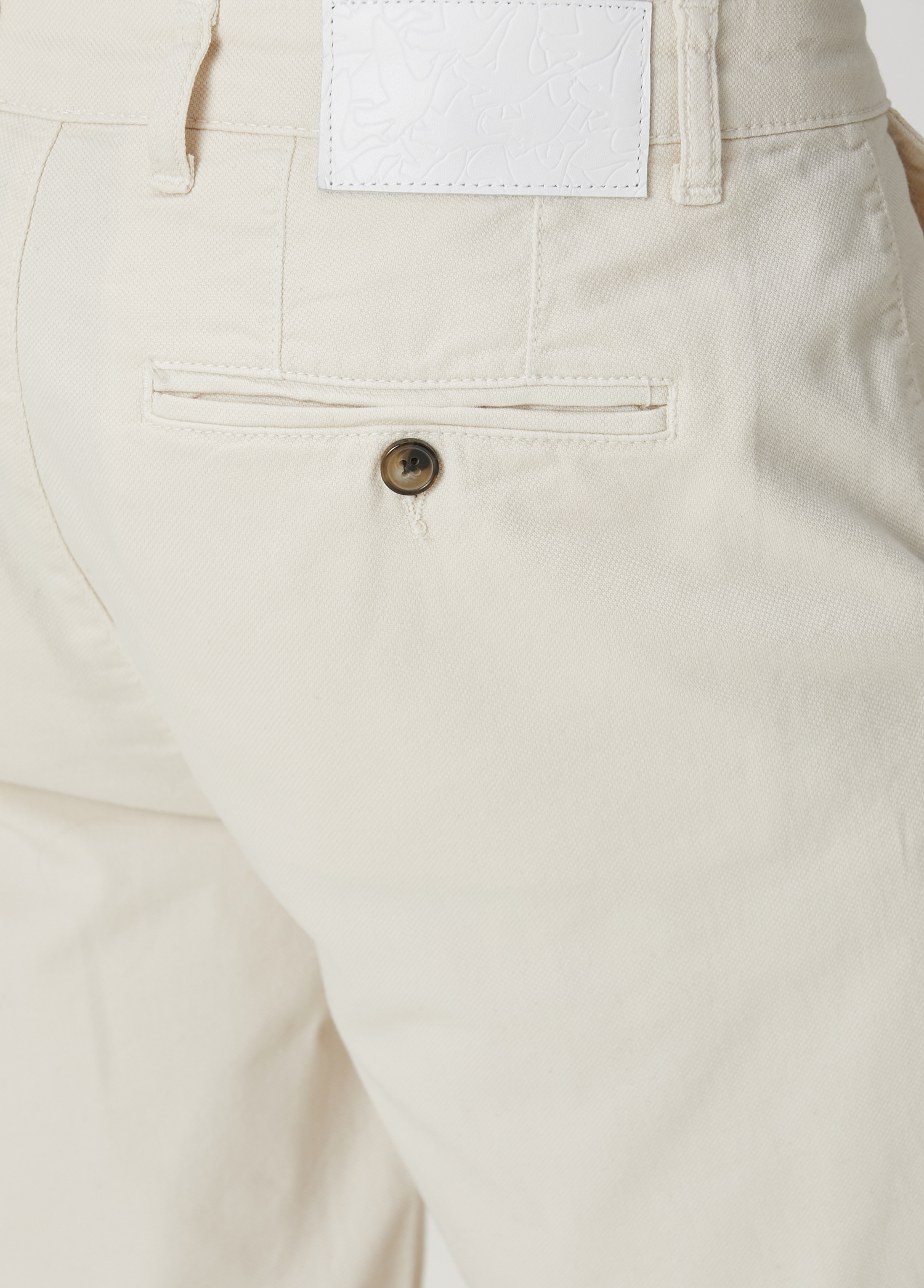 Slim Fit Kırık Beyaz Şort_4