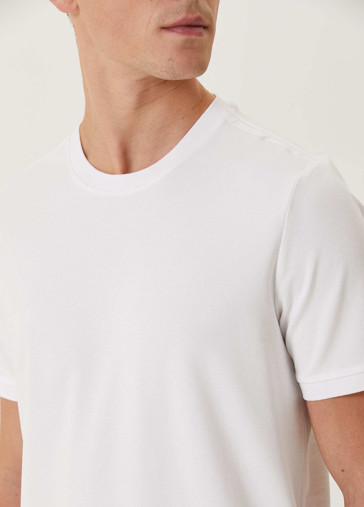 Beyaz Omuzu Fleksi Kuş Detaylı Pike T-shirt_5