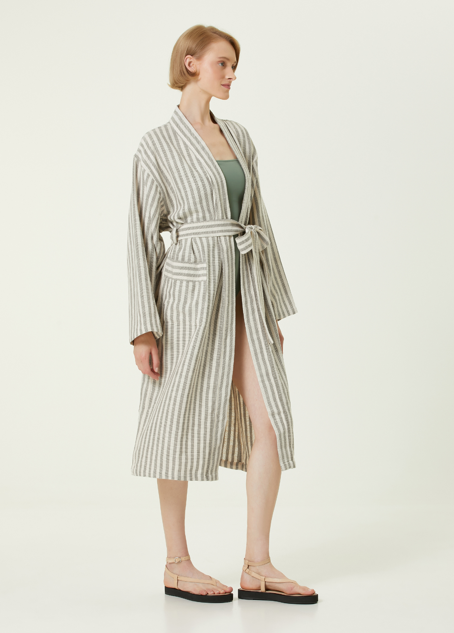 Beymen Gri Çizgili Keten Kaftan. 3 Beymen Gri Çizgili Keten Kaftan. 3