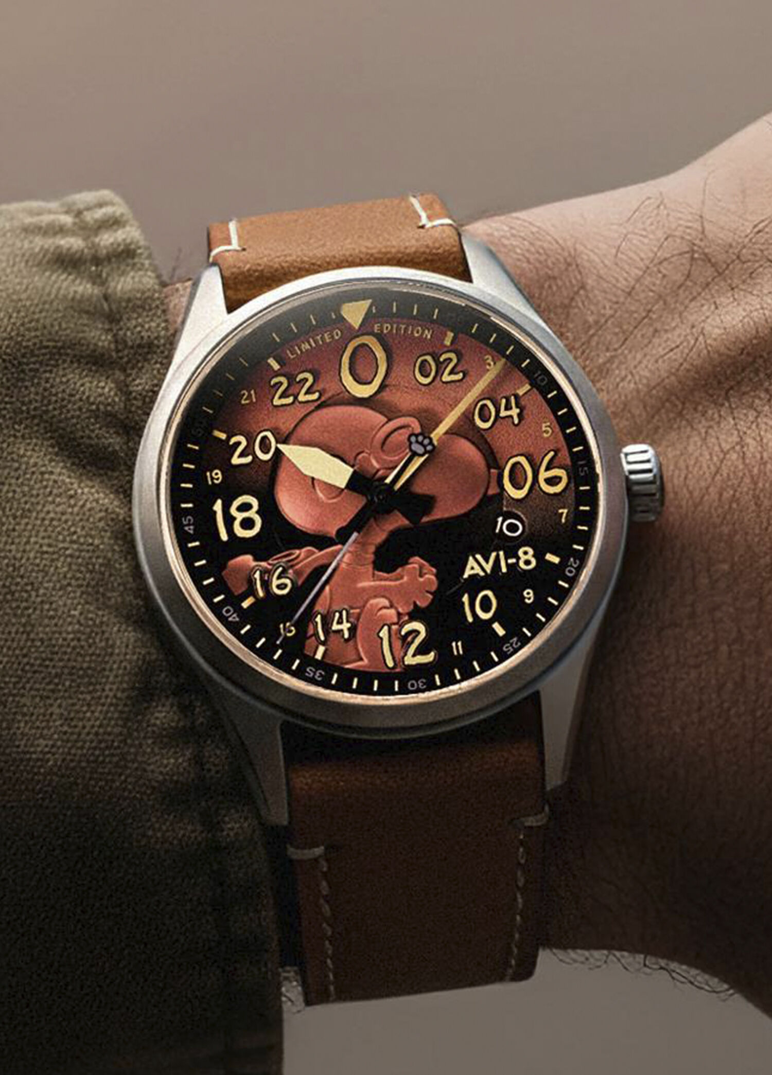 AVI-8 Kahverengi Erkek Spitfire Peanuts Snoopy Flying Ace AV-4150