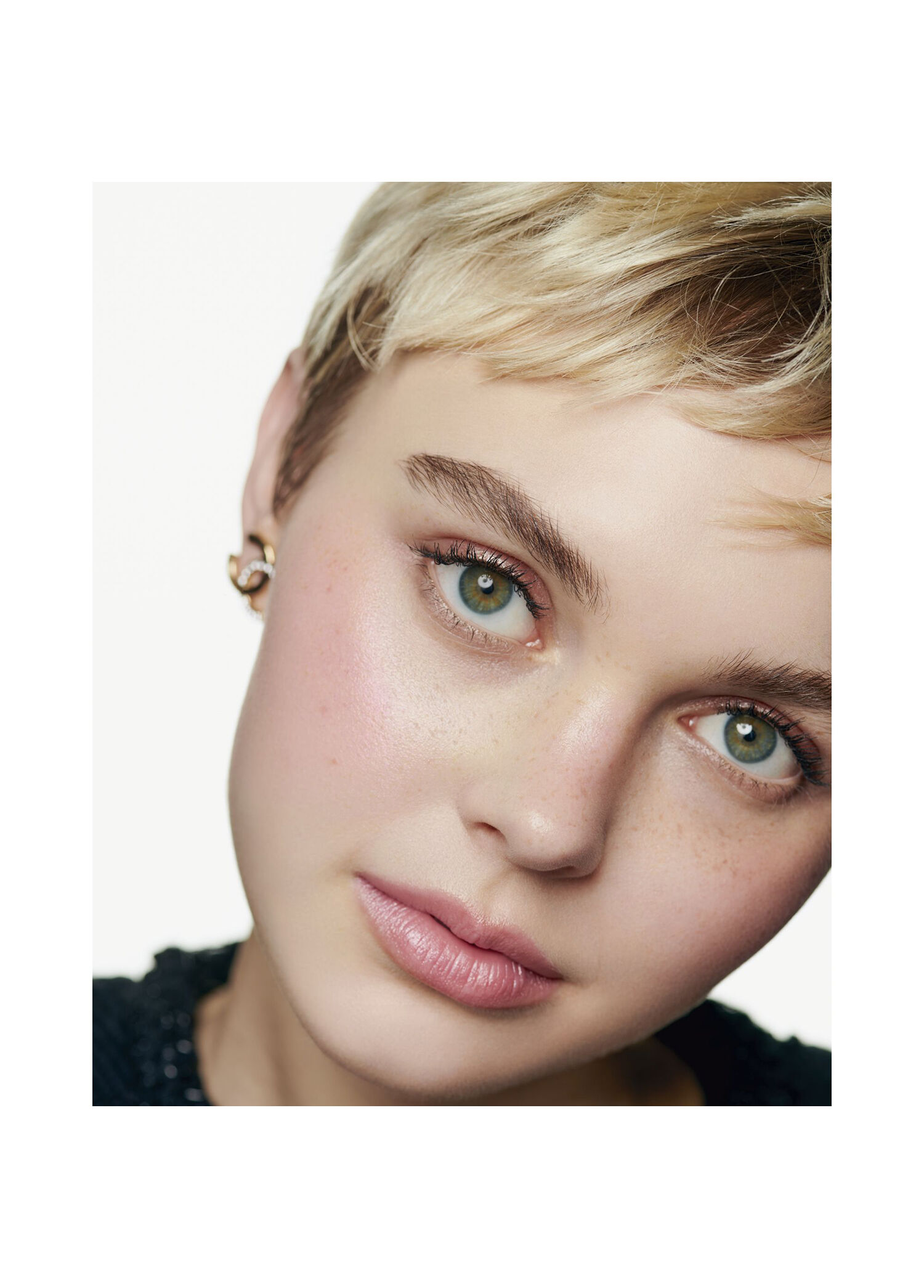 CHANEL - Baume Essentiel Rouge Noir Stick Aydınlatıcı Cute - CUTE