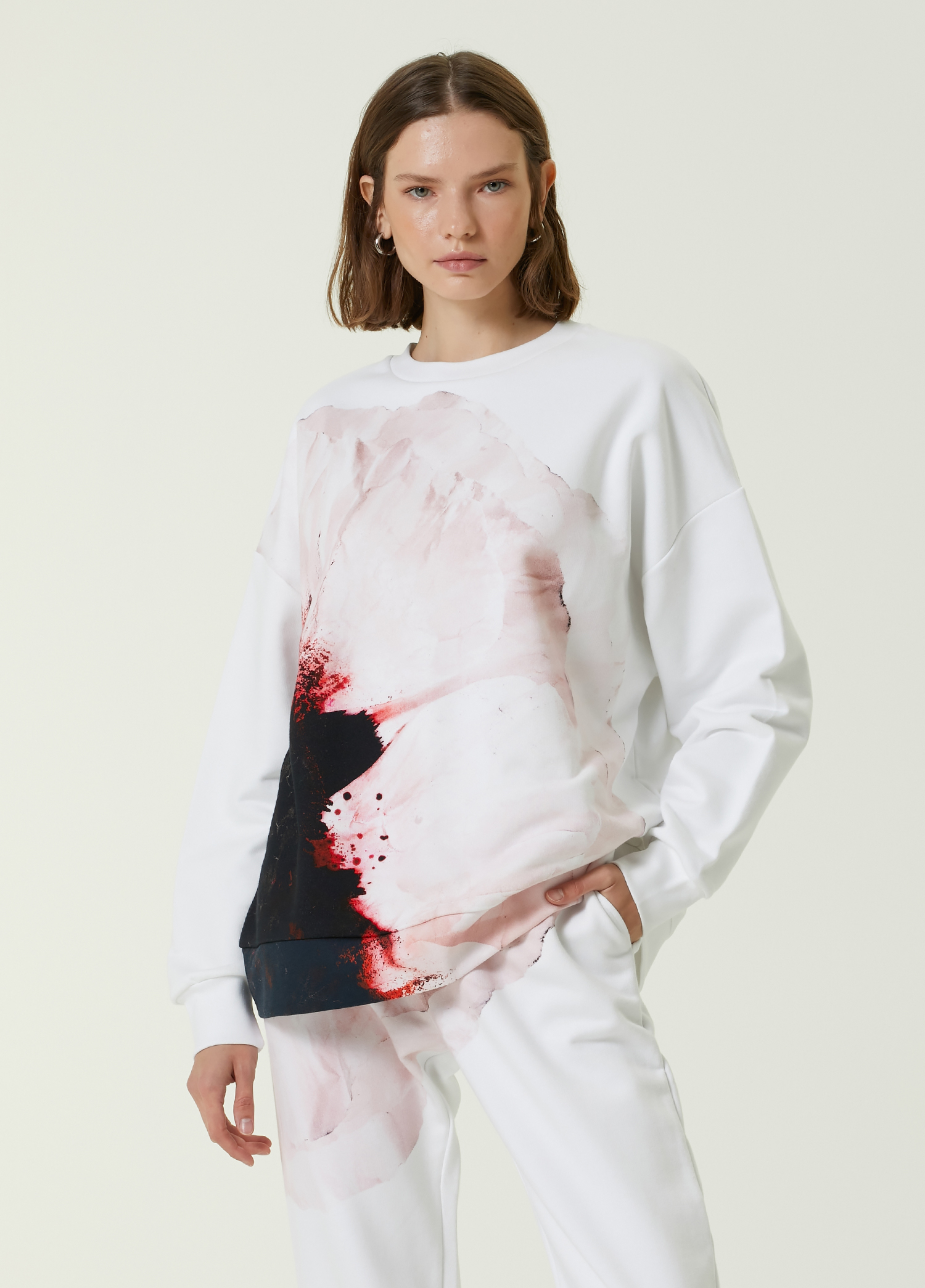 Beymen Beyaz Bisiklet Yaka Baskılı Sweatshirt. 1 Beymen Beyaz Bisiklet Yaka Baskılı Sweatshirt. 1