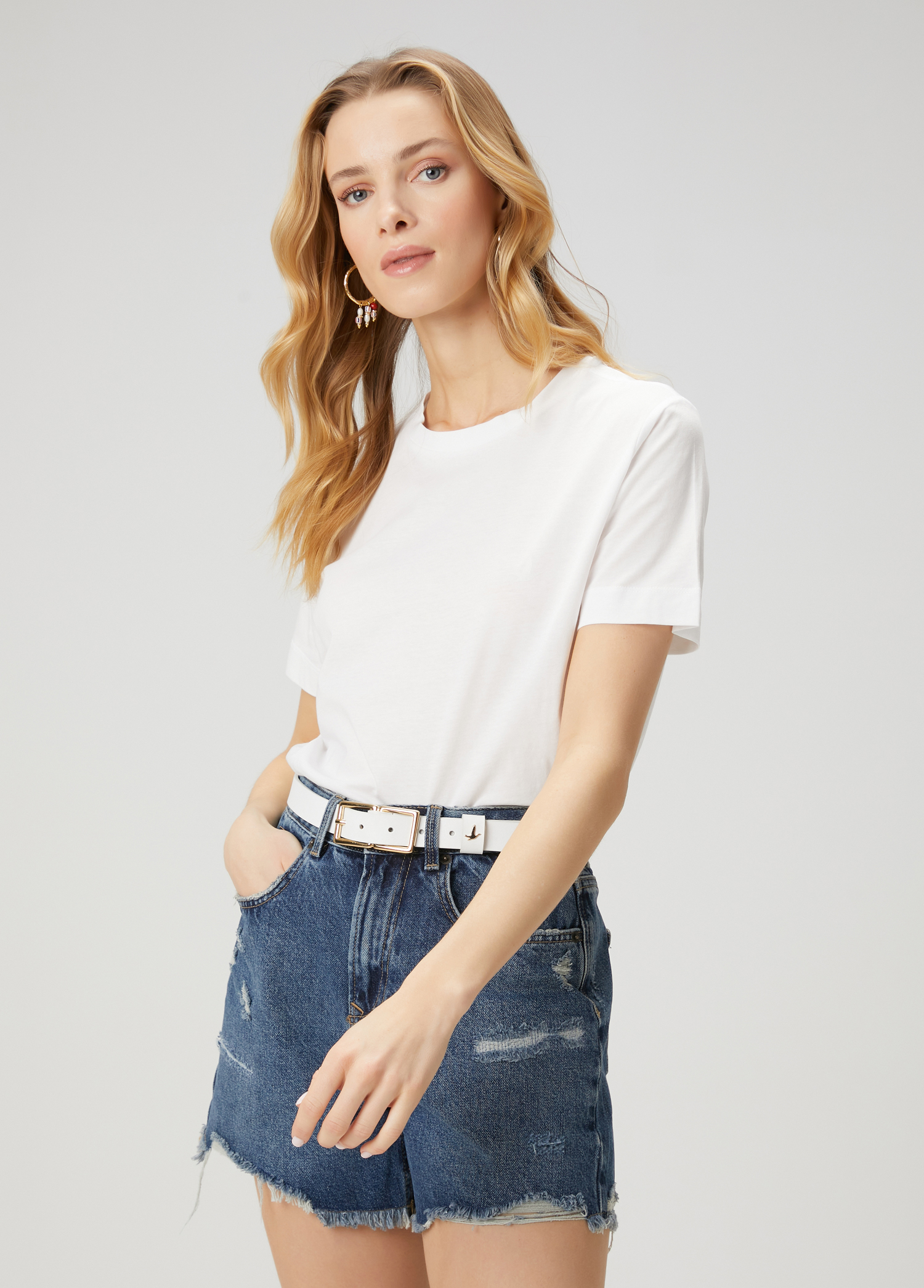 Kırık Beyaz Logo Detaylı Basic T-shirt_3