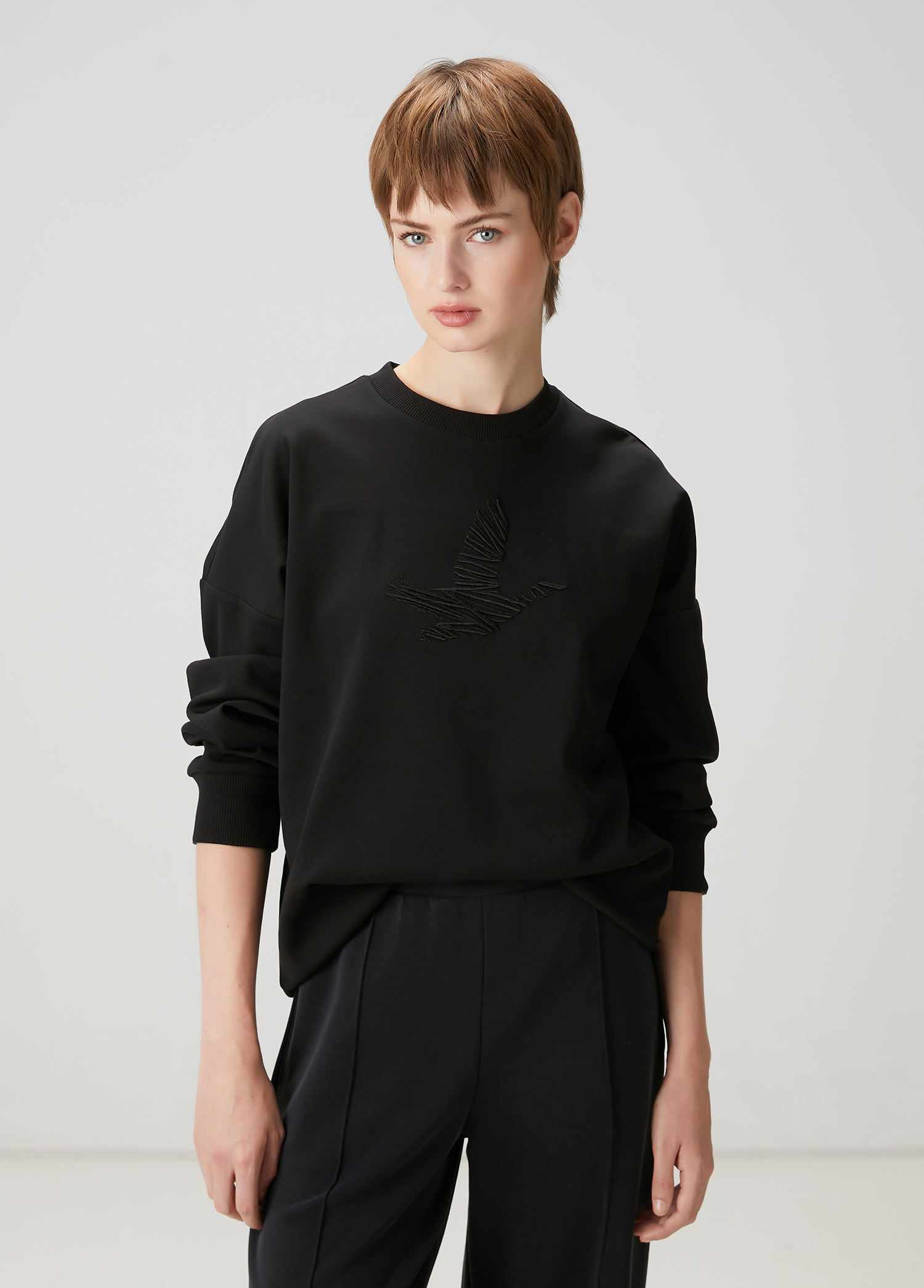 Siyah Logo Nakışlı Sweatshirt_2