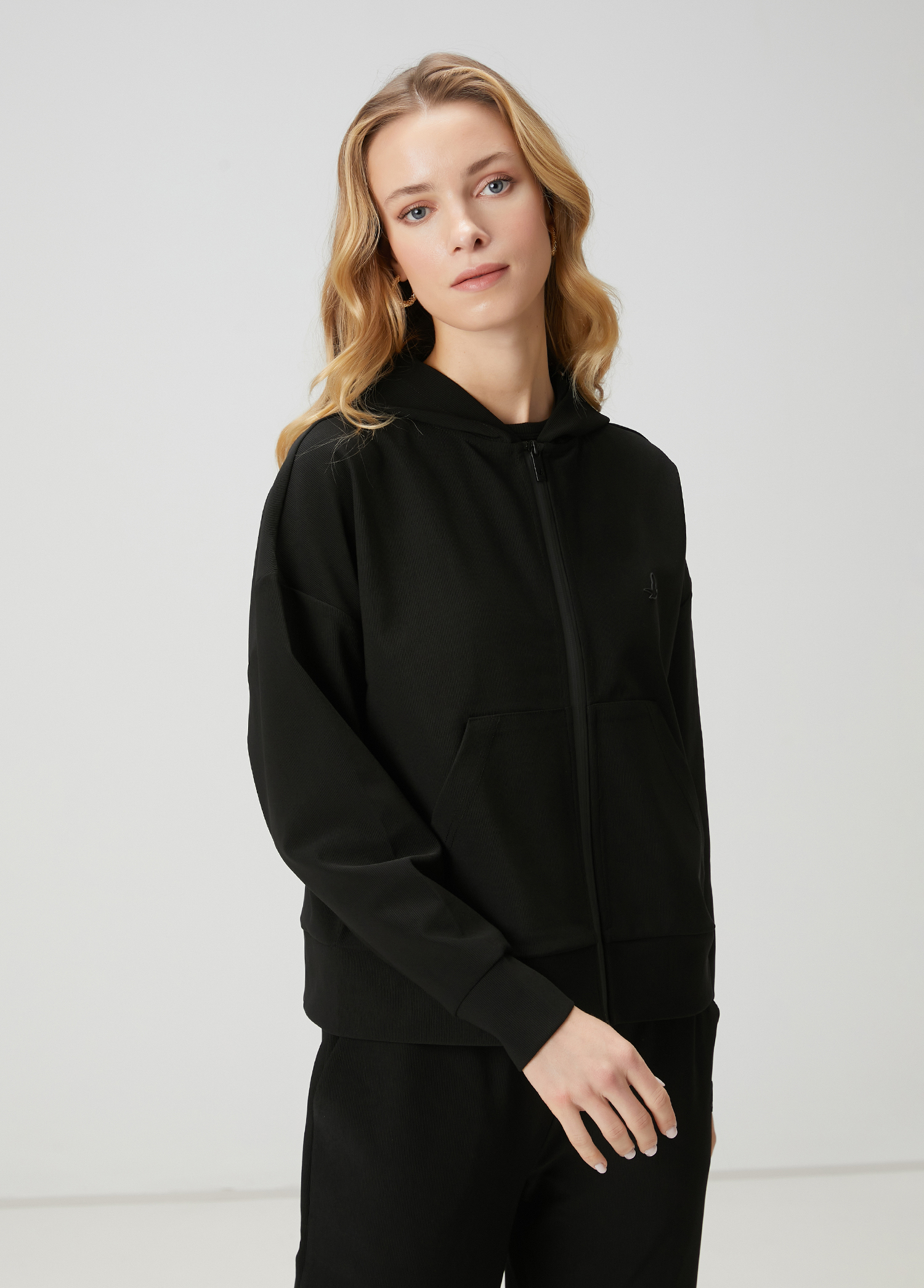 Siyah Kapüşonlu Fermuarlı Sweatshirt_3