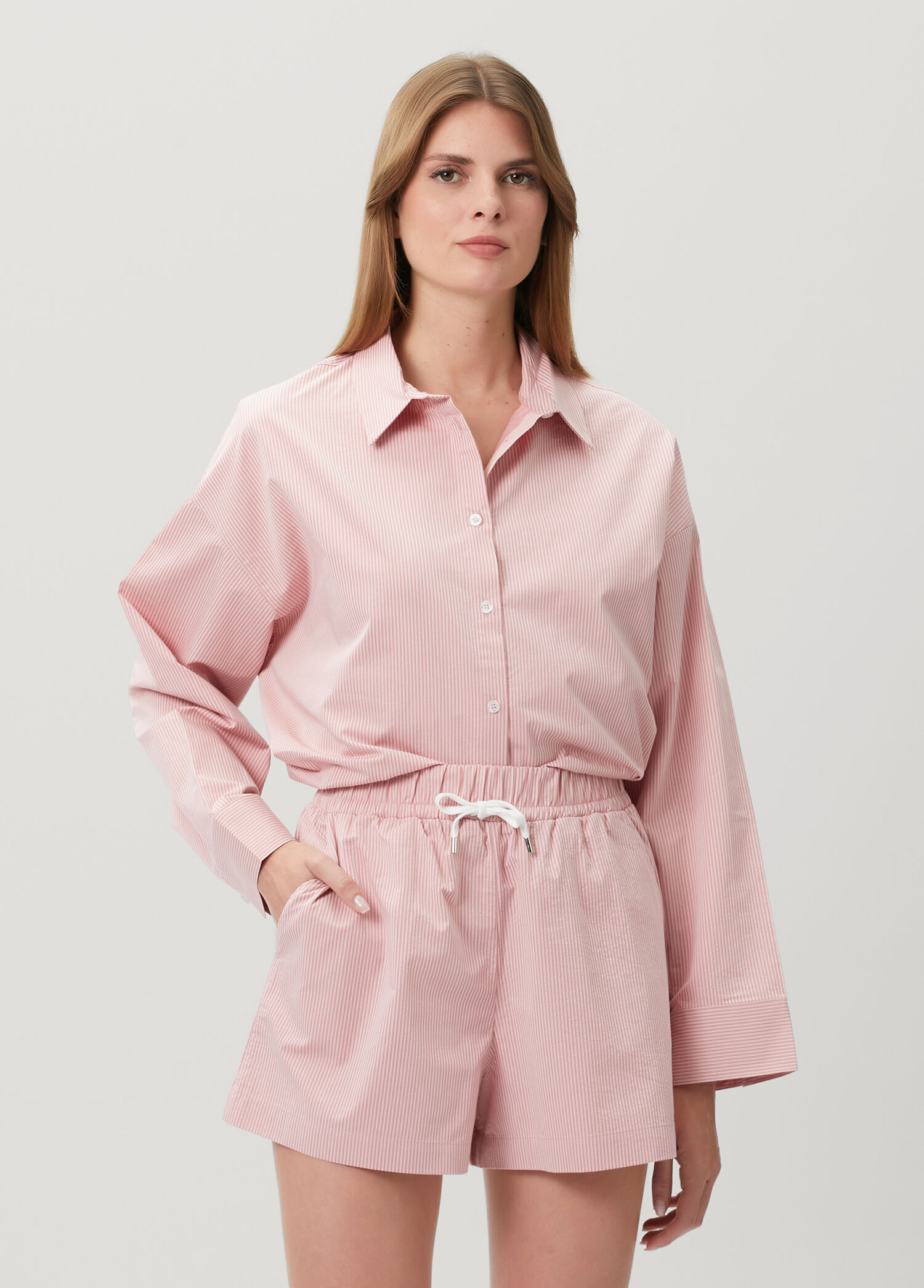 Pembe Çizgili Gömlek