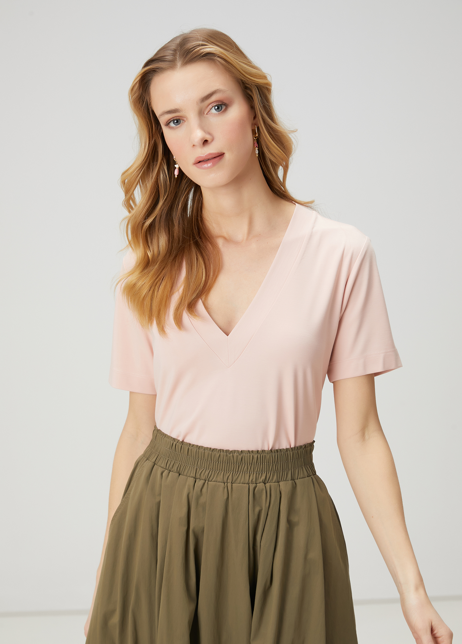 Pembe V Yaka Basic T-shirt_2