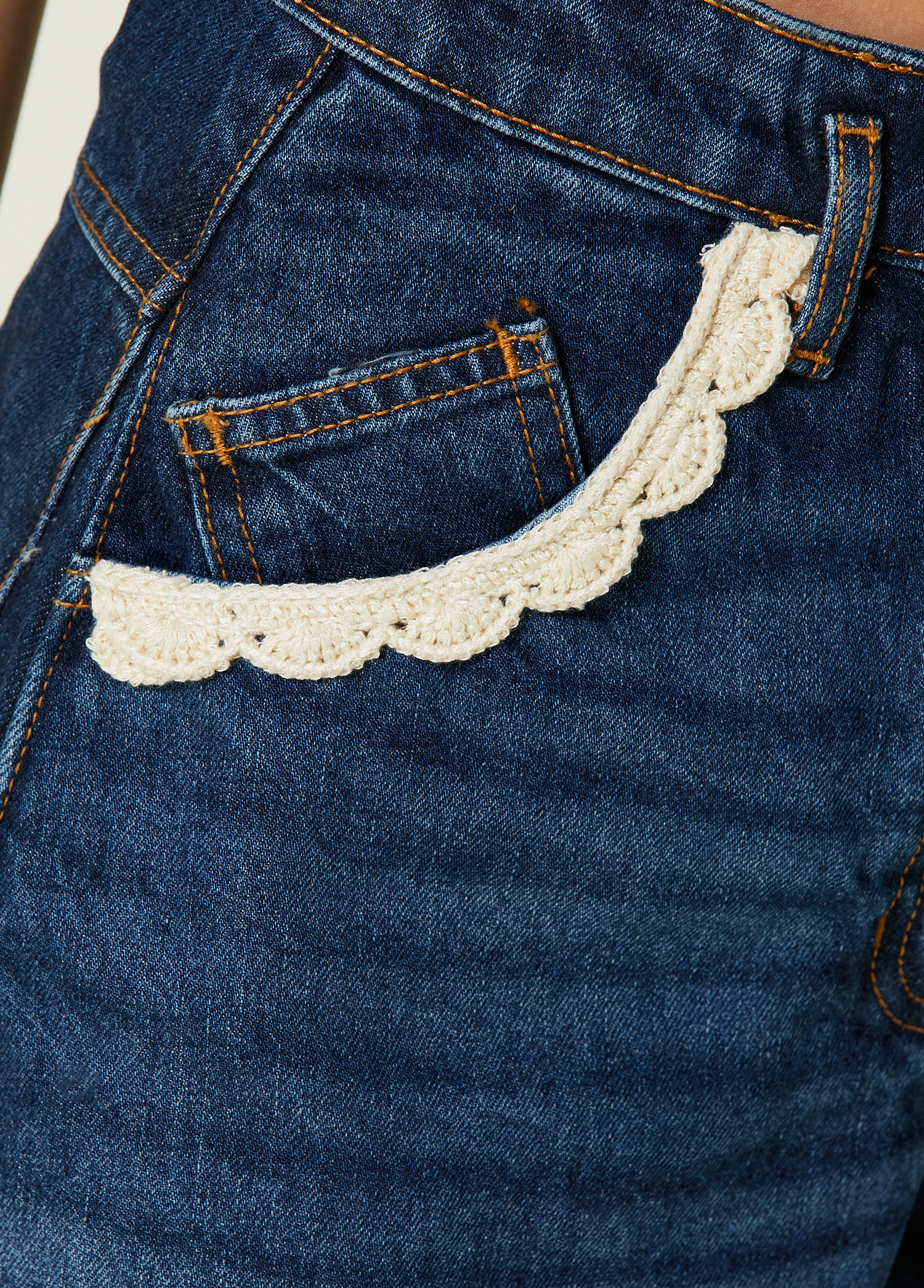 Beymen Lacivert Ekru Nakış Detaylı Jean Şort. 4 Beymen Lacivert Ekru Nakış Detaylı Jean Şort. 4