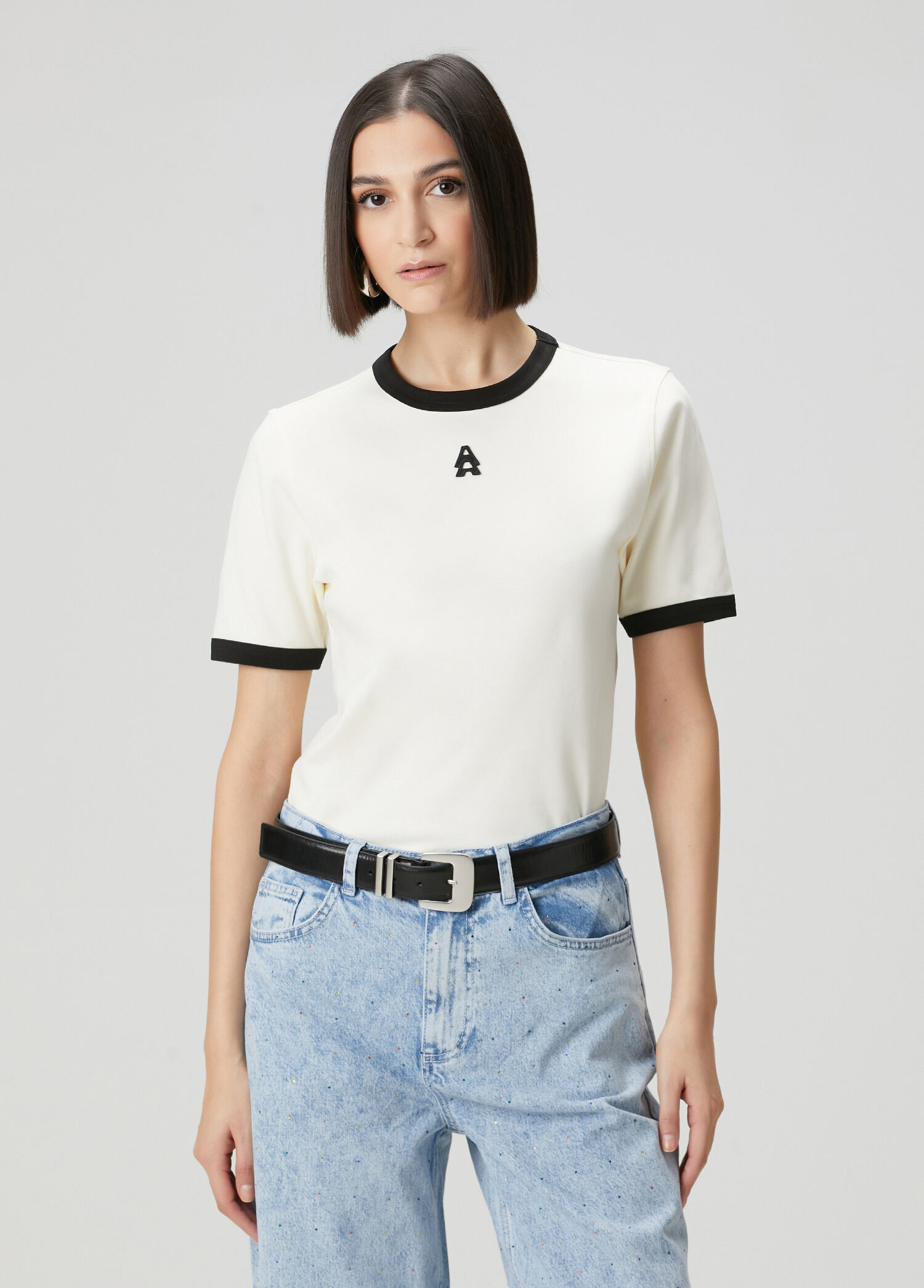 Kırık Beyaz Kontrast Biyeli T-shirt