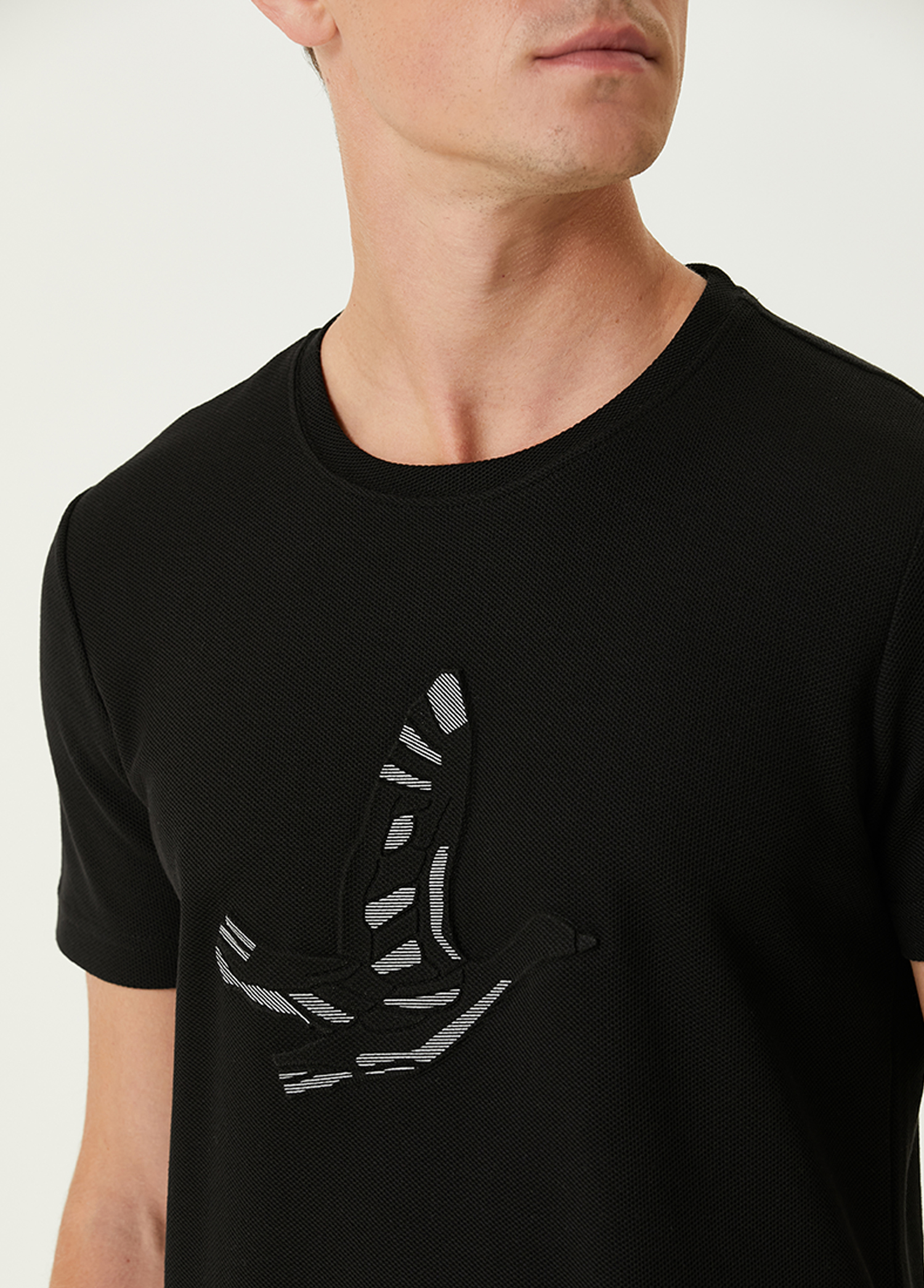 Siyah Logo Baskılı Pike Dokulu T-shirt_5