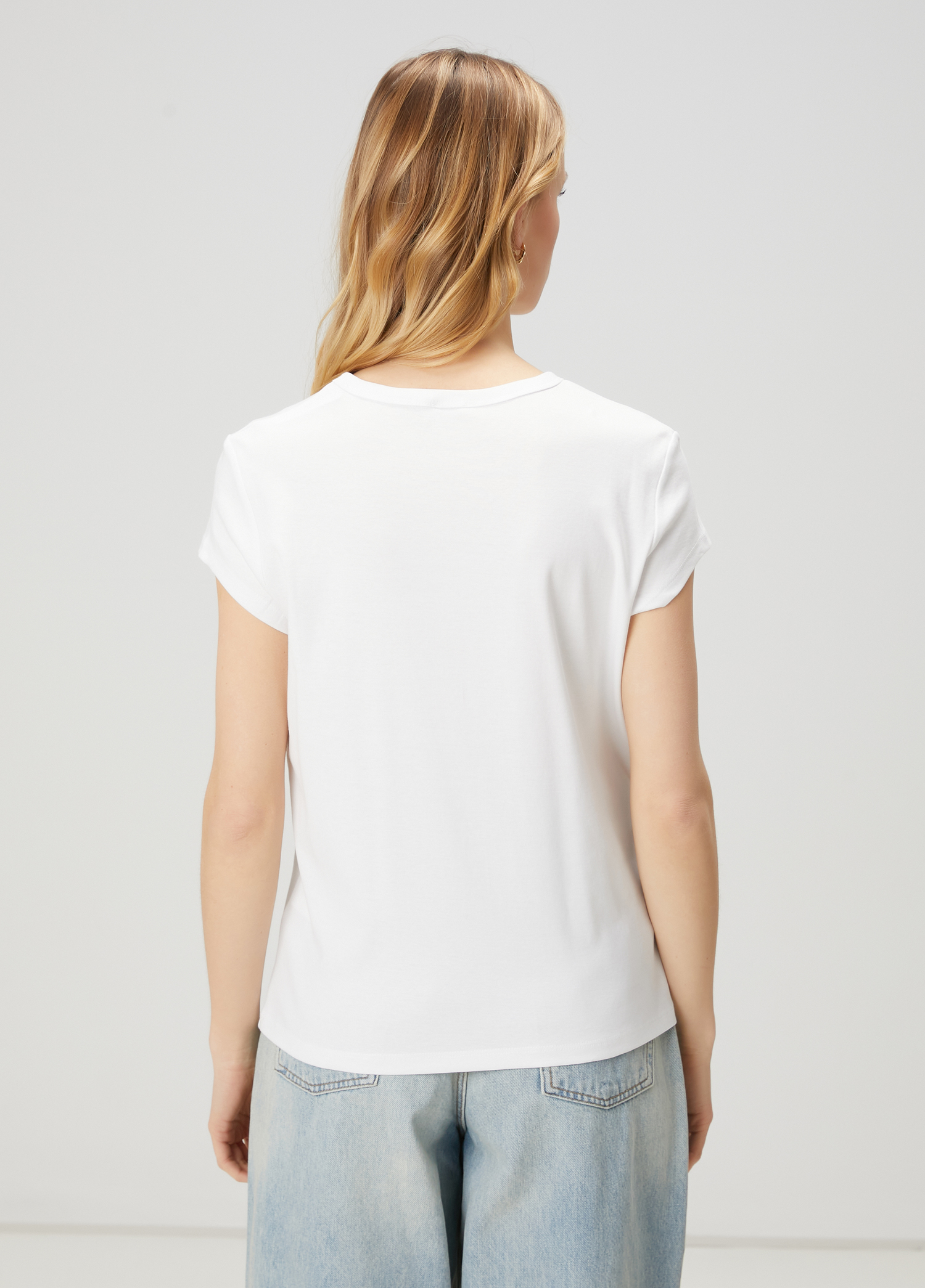 Kırık Beyaz Basic T-shirt_4