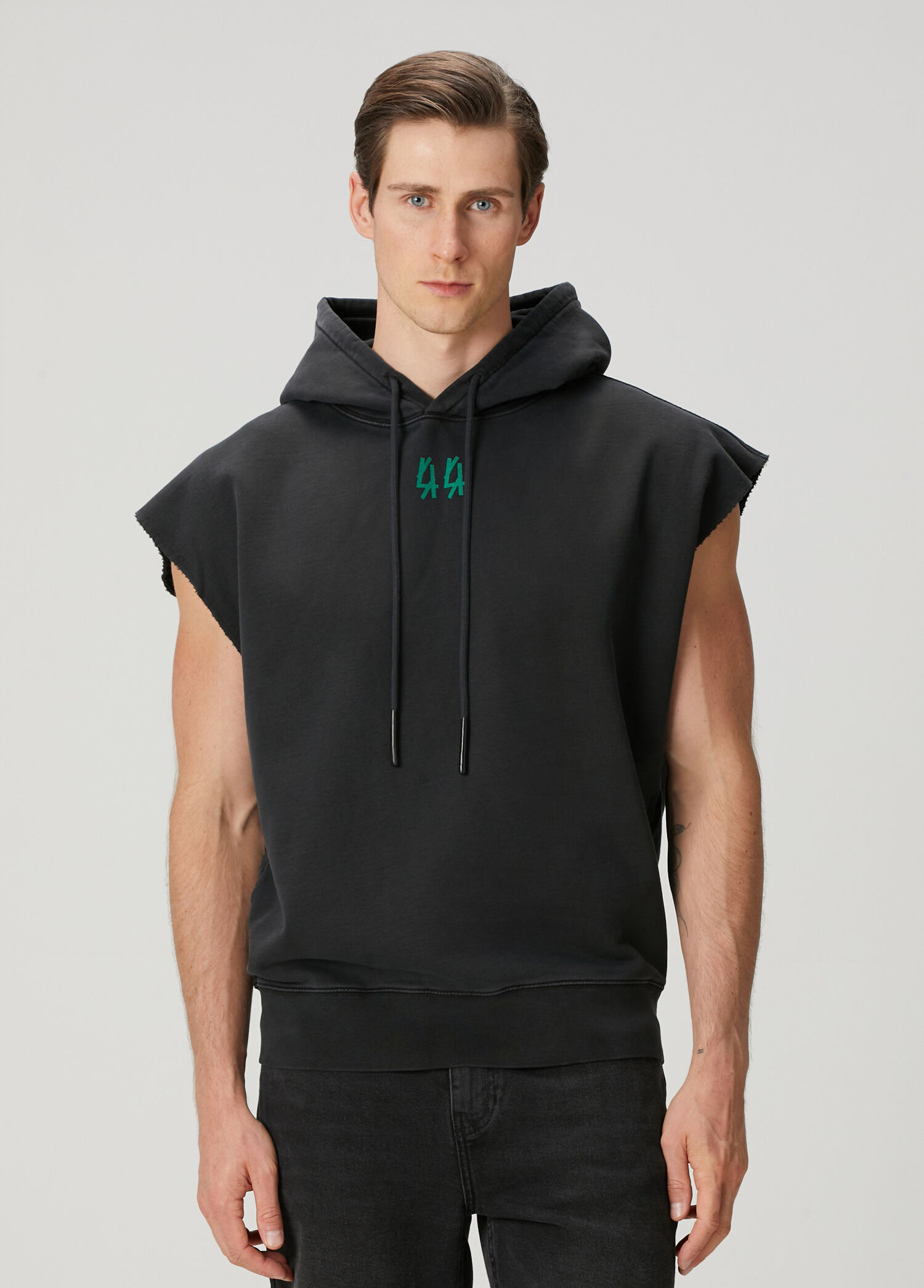 Siyah Kapüşonlu Kolsuz Sweatshirt