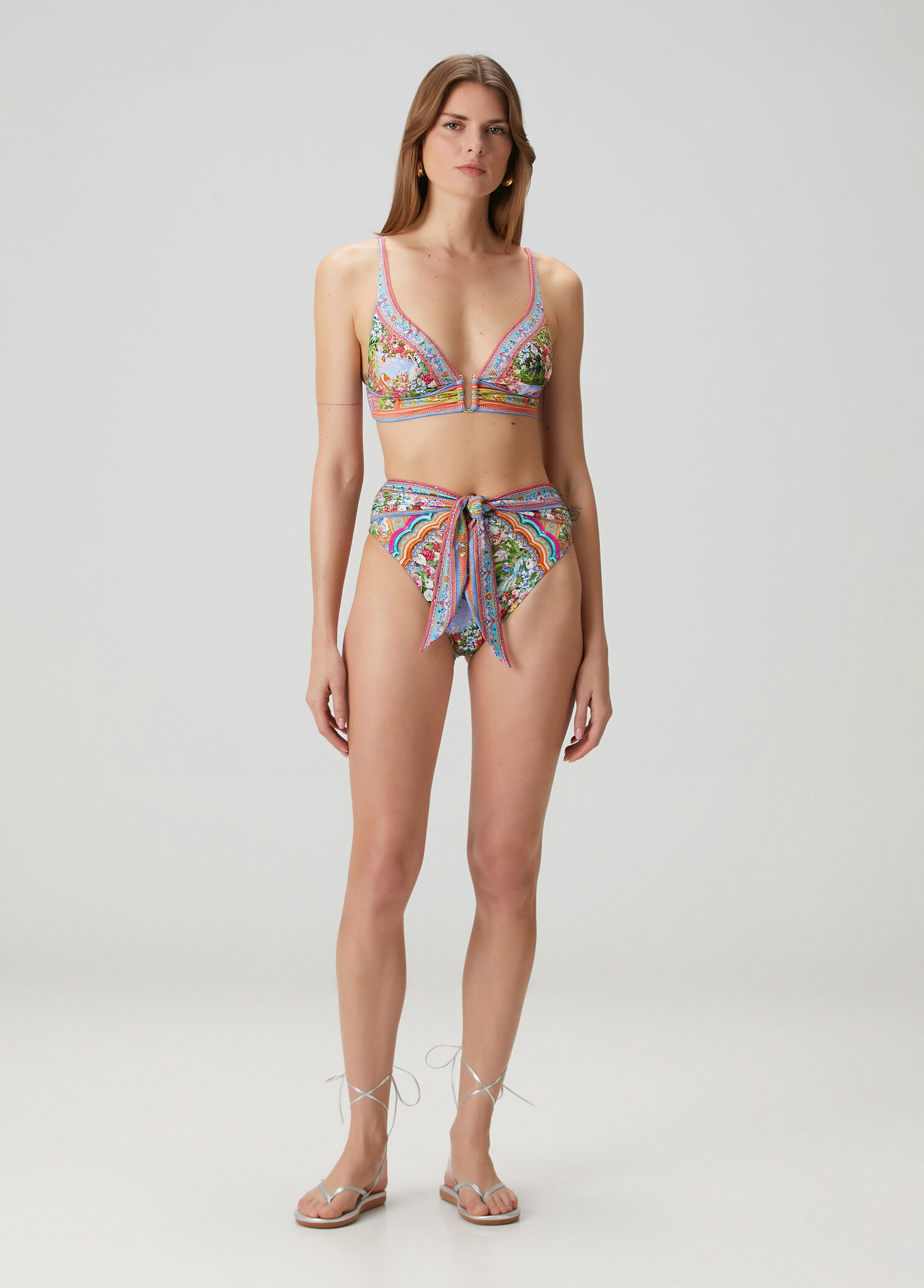 Çiçekli Üçgen Bikini Üstü