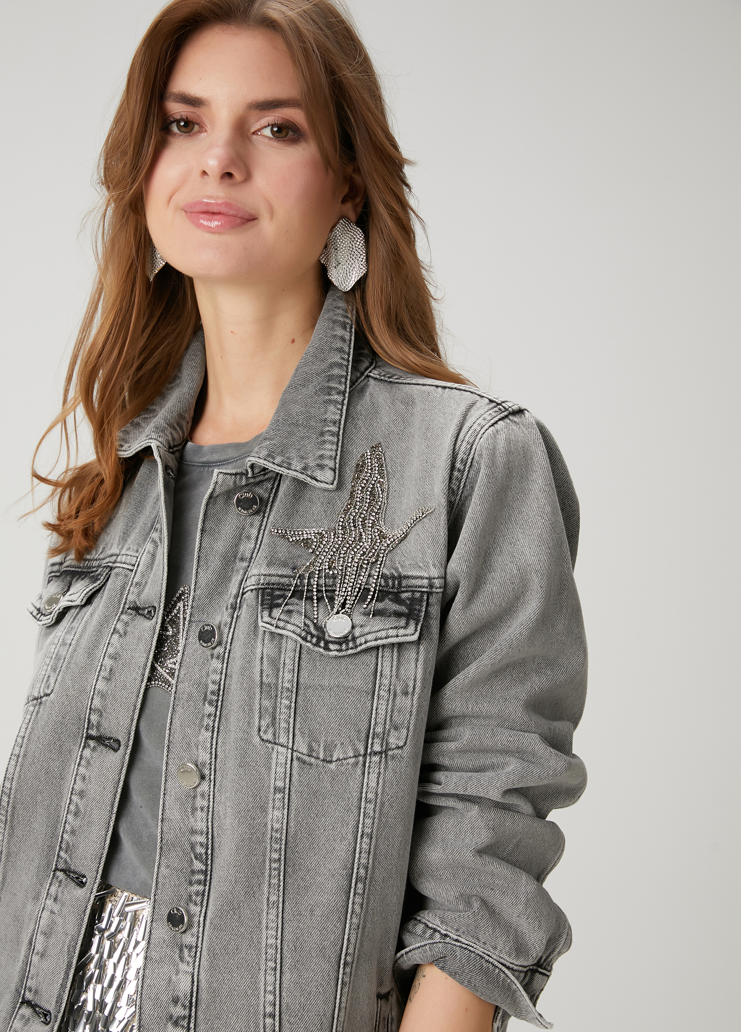 Gri İşlemeli Logolu Denim Ceket_1