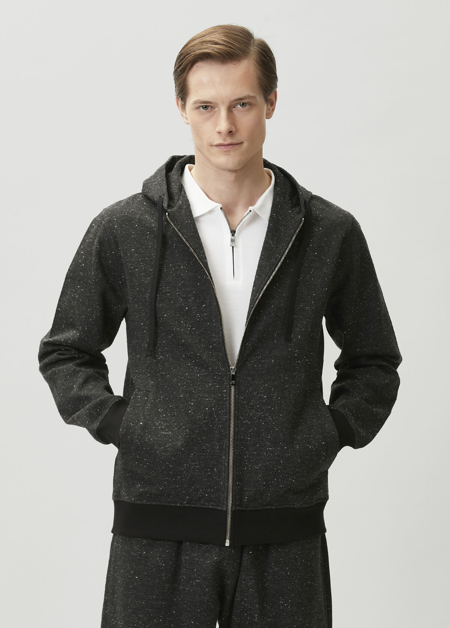 Koyu Gri Kapüşonlu Nopeli Sweatshirt