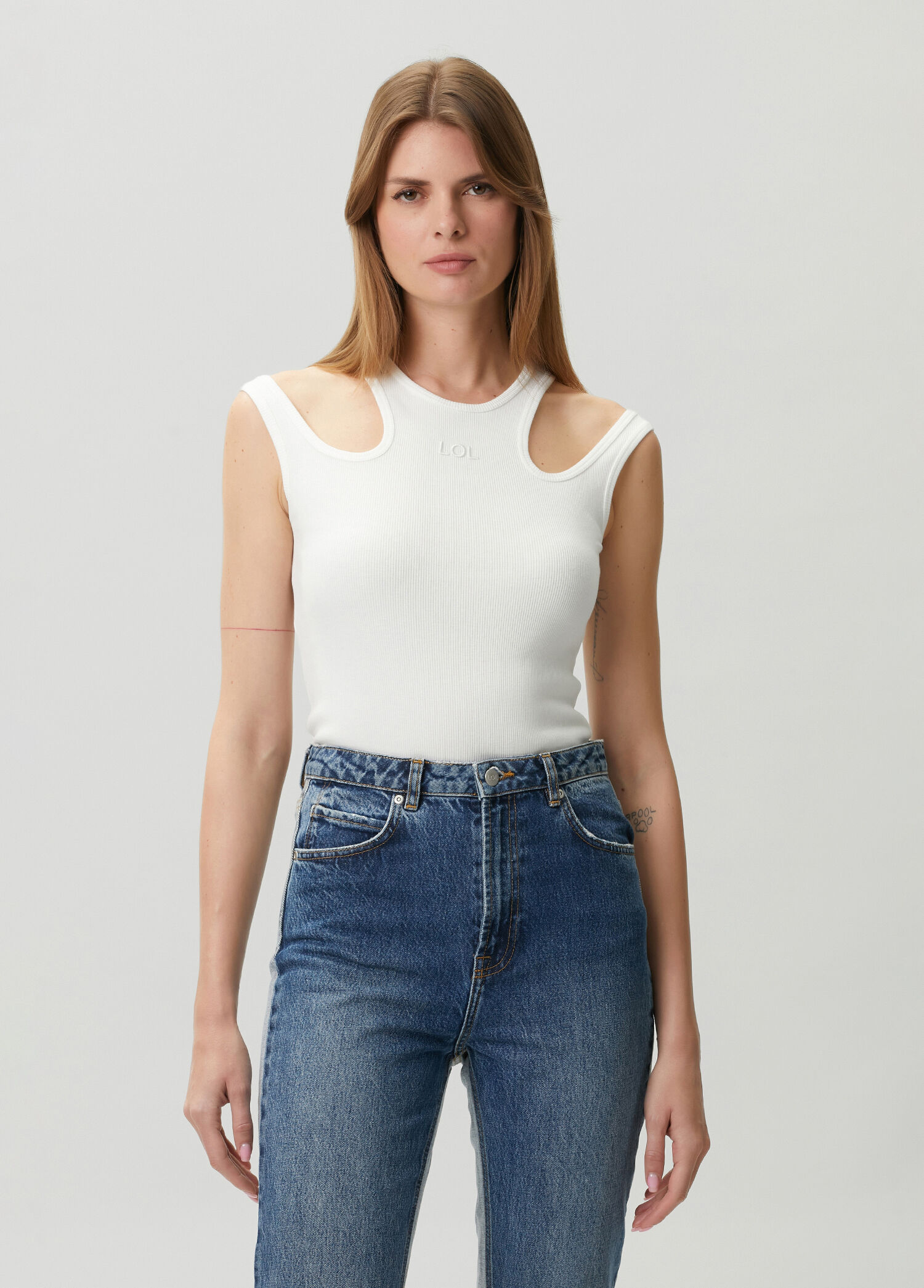 Hailey Cut-Out Detaylı Beyaz Bluz