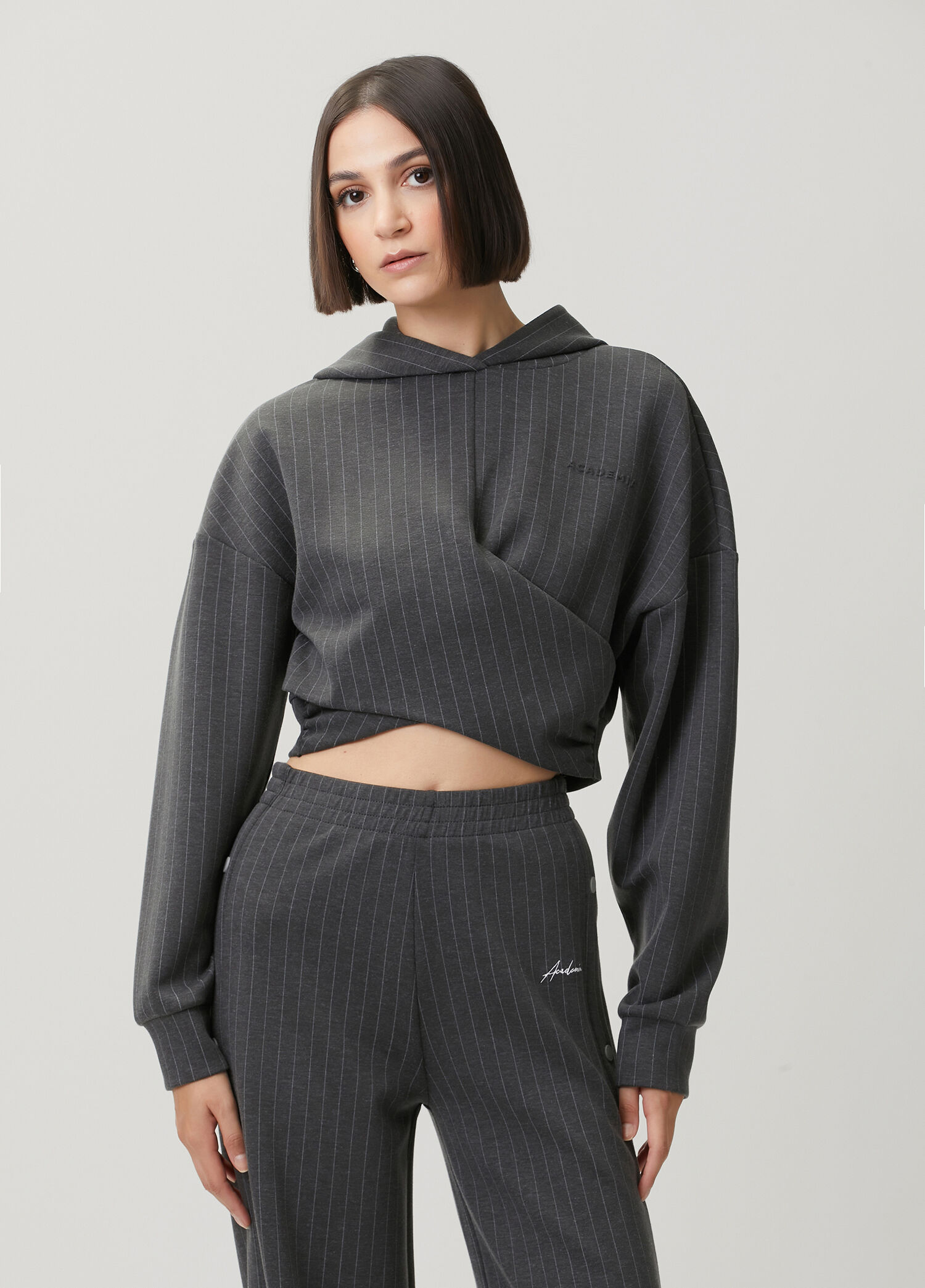 Koyu Gri Kapüşonlu Çizgili Sweatshirt