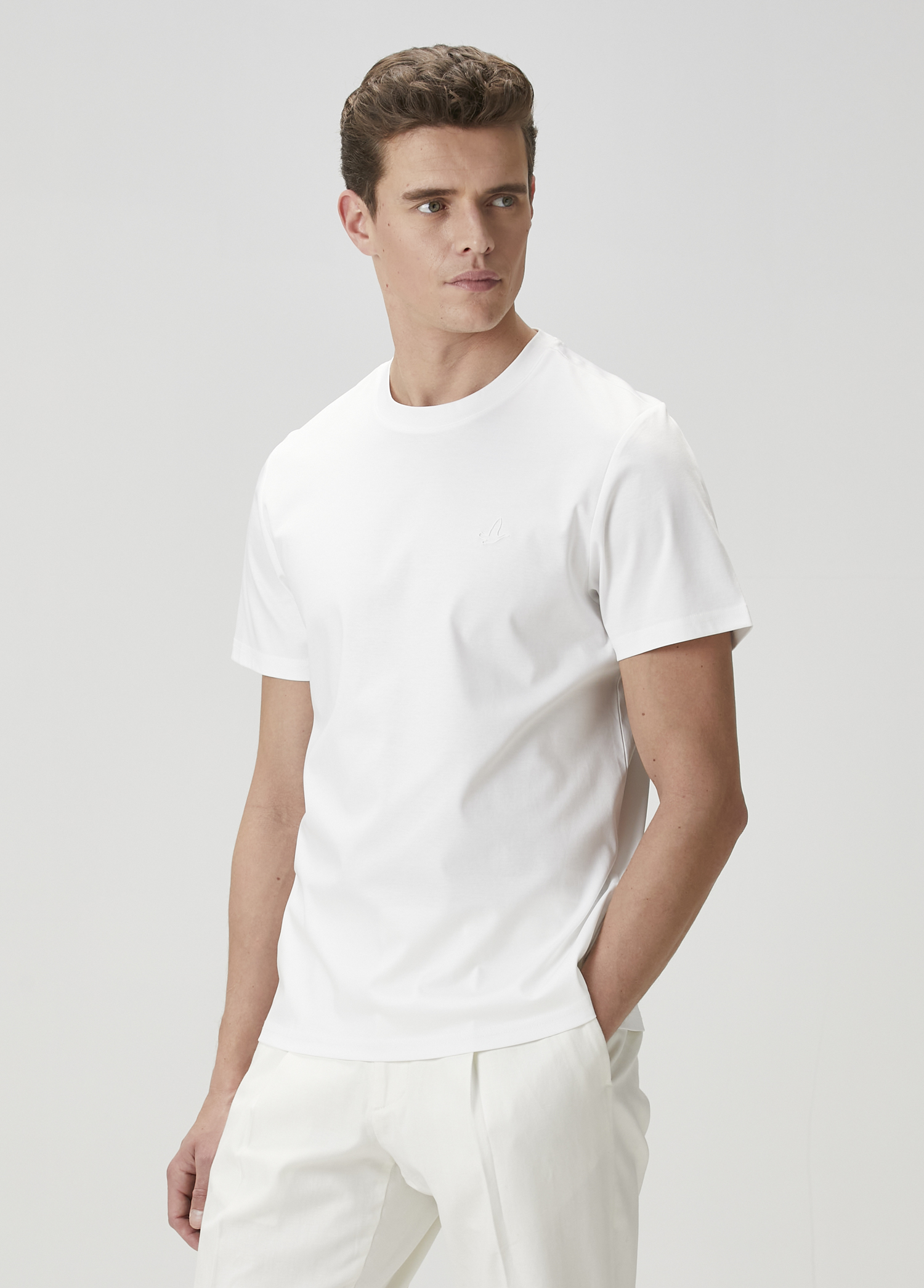 Beyaz Basic T-shirt_3
