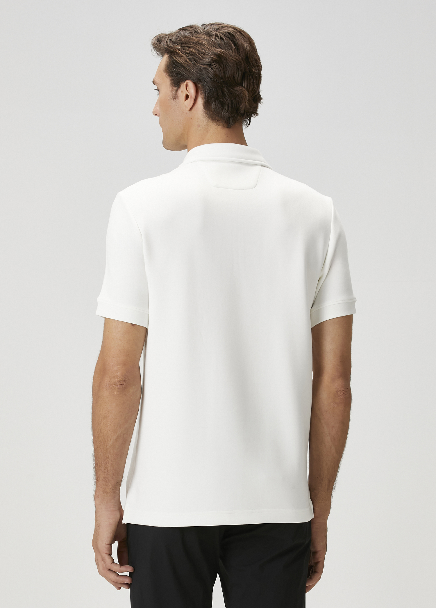 Kırık Beyaz Polo Yaka T-shirt_4
