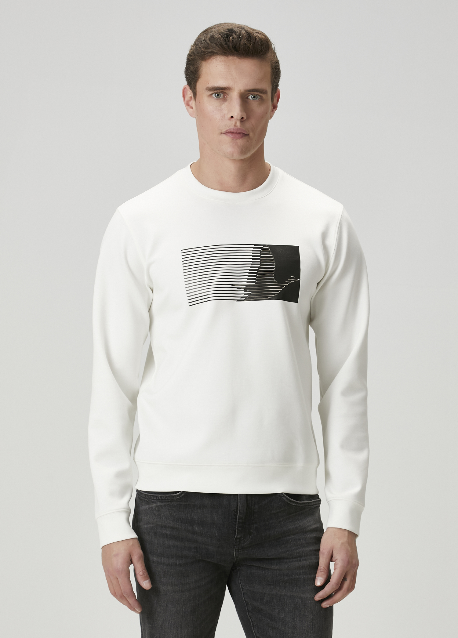 Kırık Beyaz Grafik Logo Baskılı Sweatshirt_1