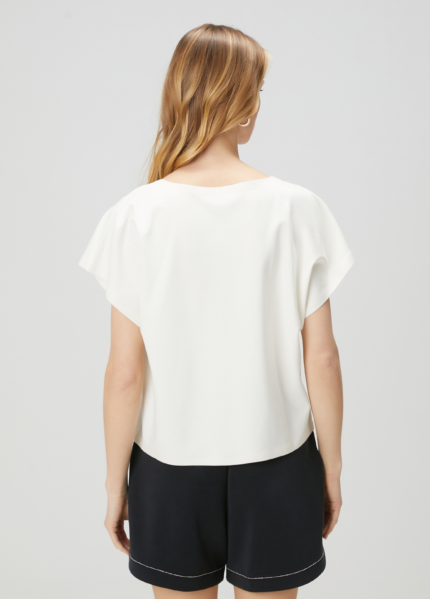 Kırık Beyaz Logo Nakışlı T-shirt_4