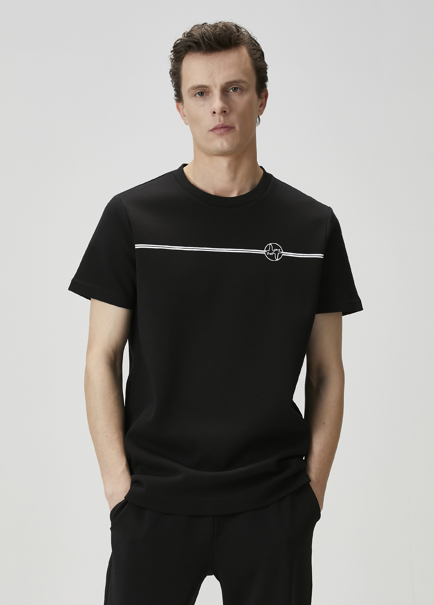Siyah Şerit Kaz Baskılı T-shirt