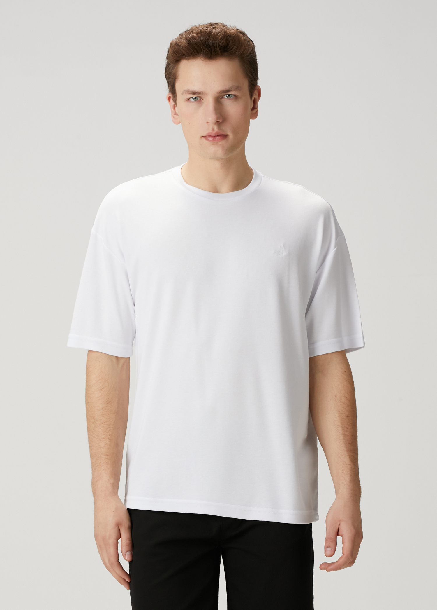 Beyaz Logo Nakışlı Oversized T-shirt