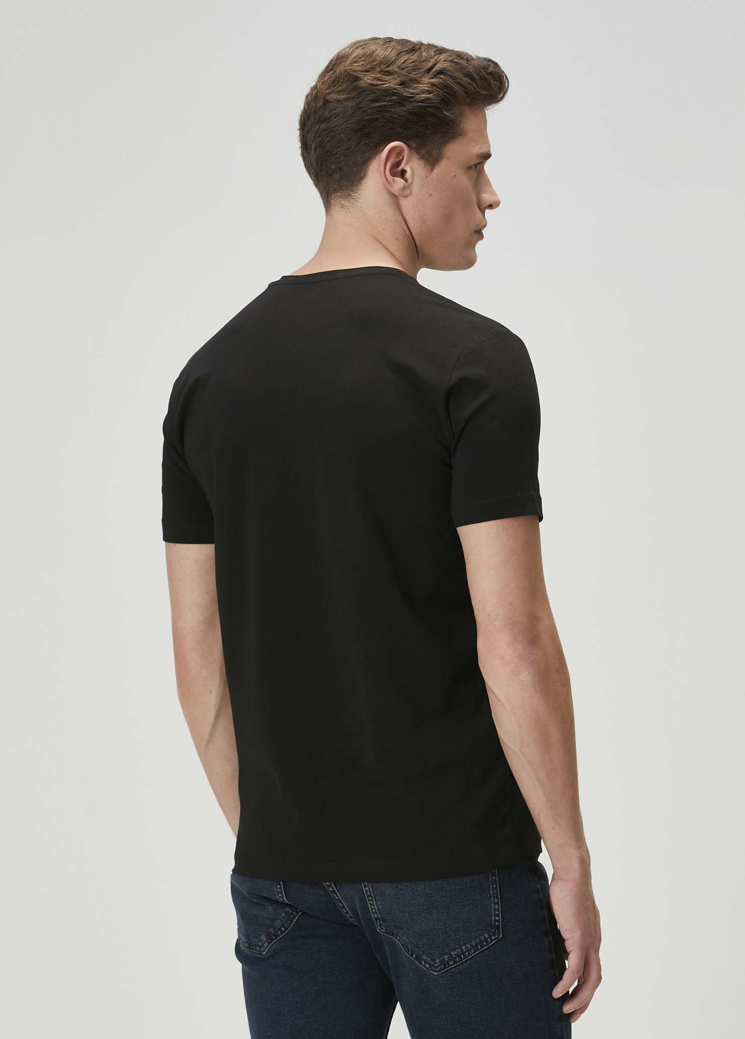 Siyah V Yaka T-shirt_4