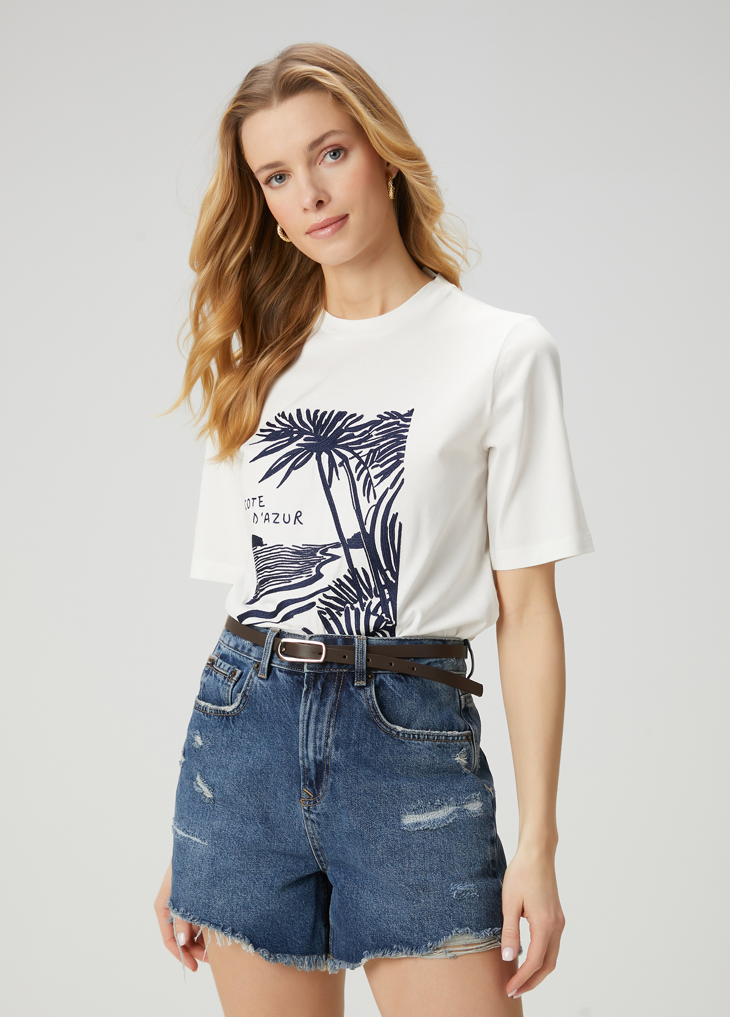 Beyaz Lacivert Nakışlı T-shirt_2