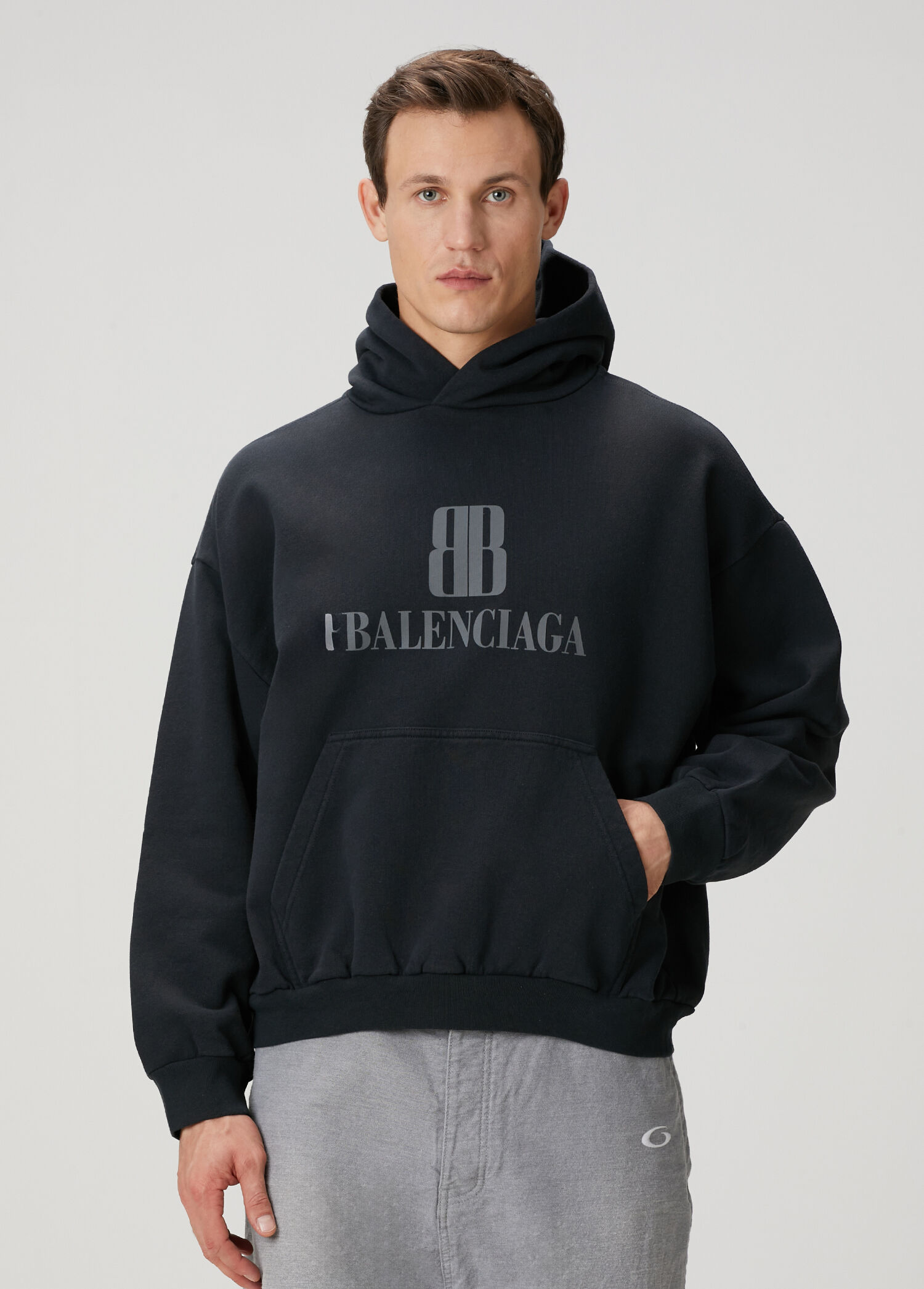 Siyah Kapüşonlu Logo Baskılı Sweatshirt