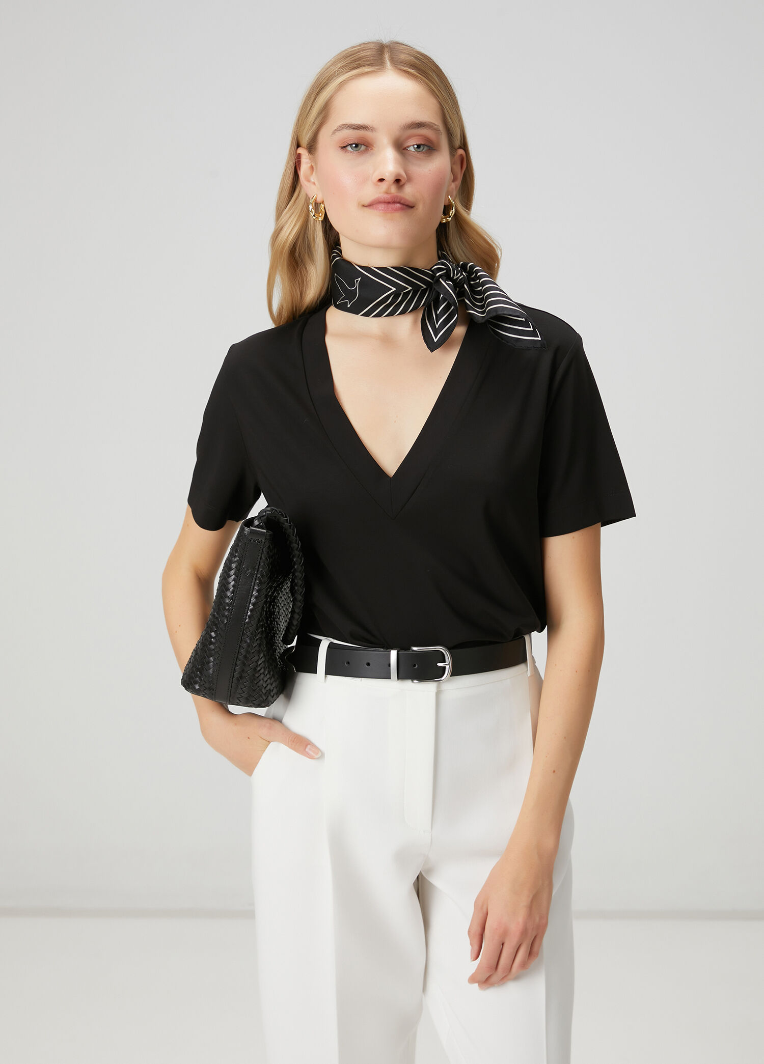 Siyah Yanı Yırtmaçlı Basic T-shirt