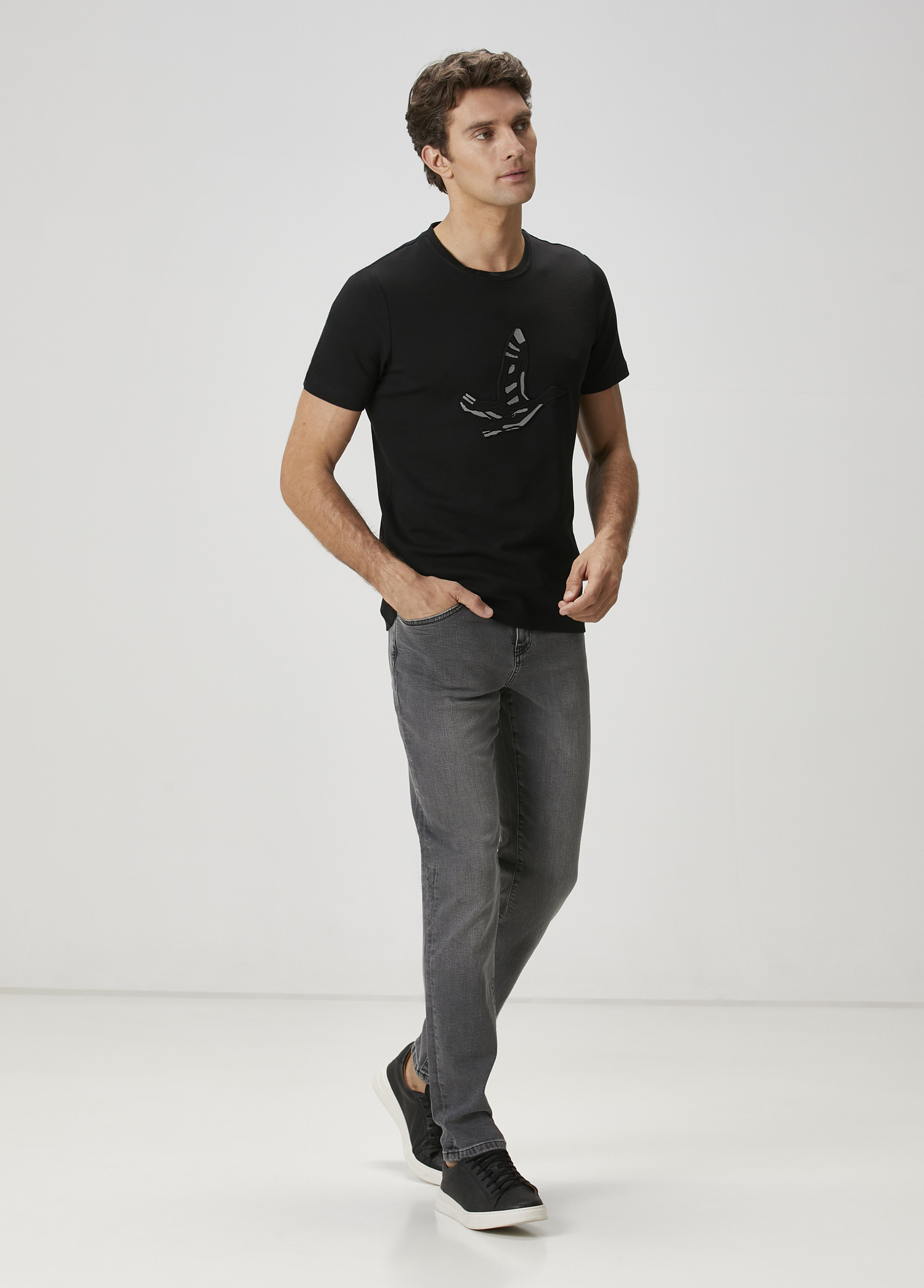 Siyah Kabartmalı Logo Baskılı T-shirt_2