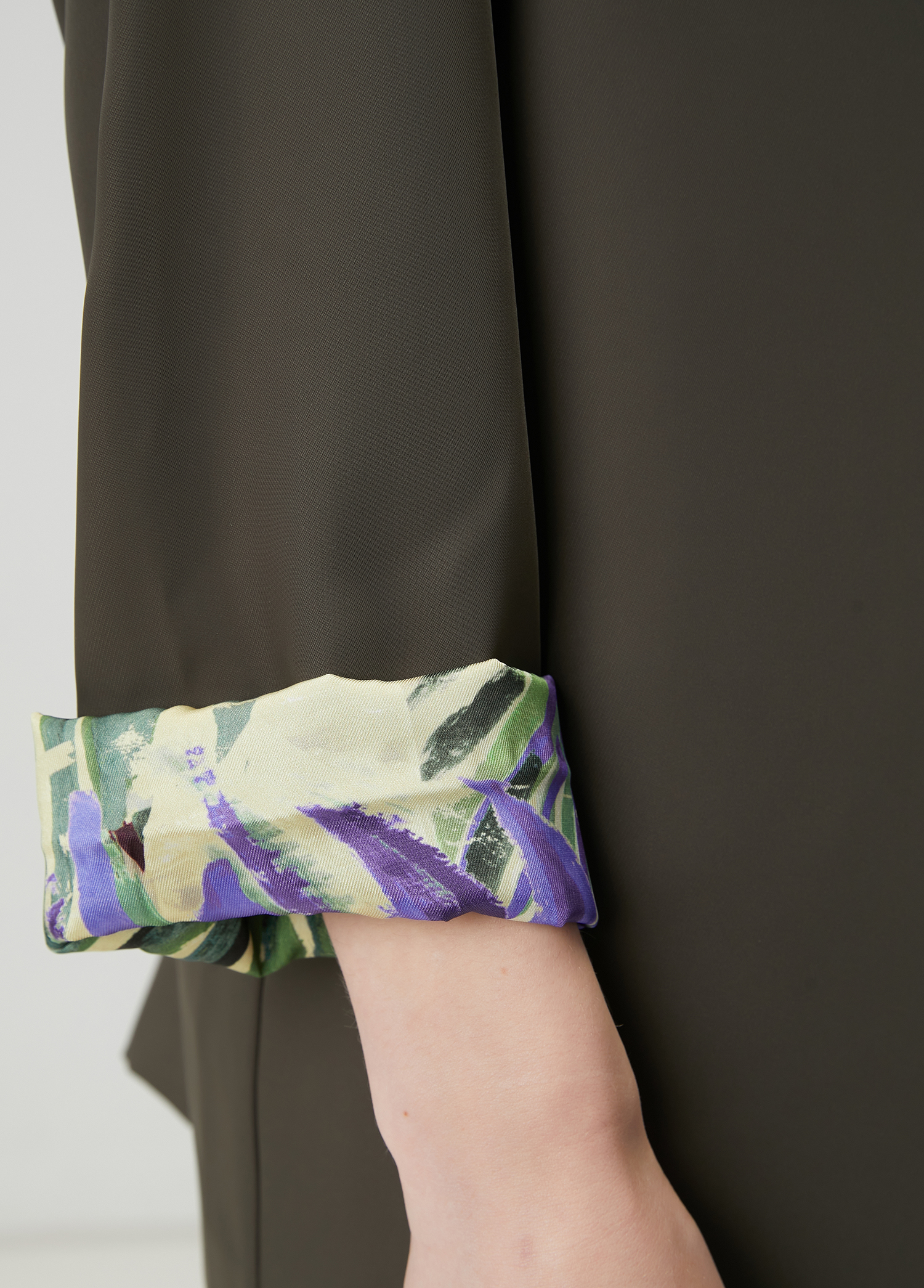 Haki Kol Ucu Palmiye Desenli Blazer_5
