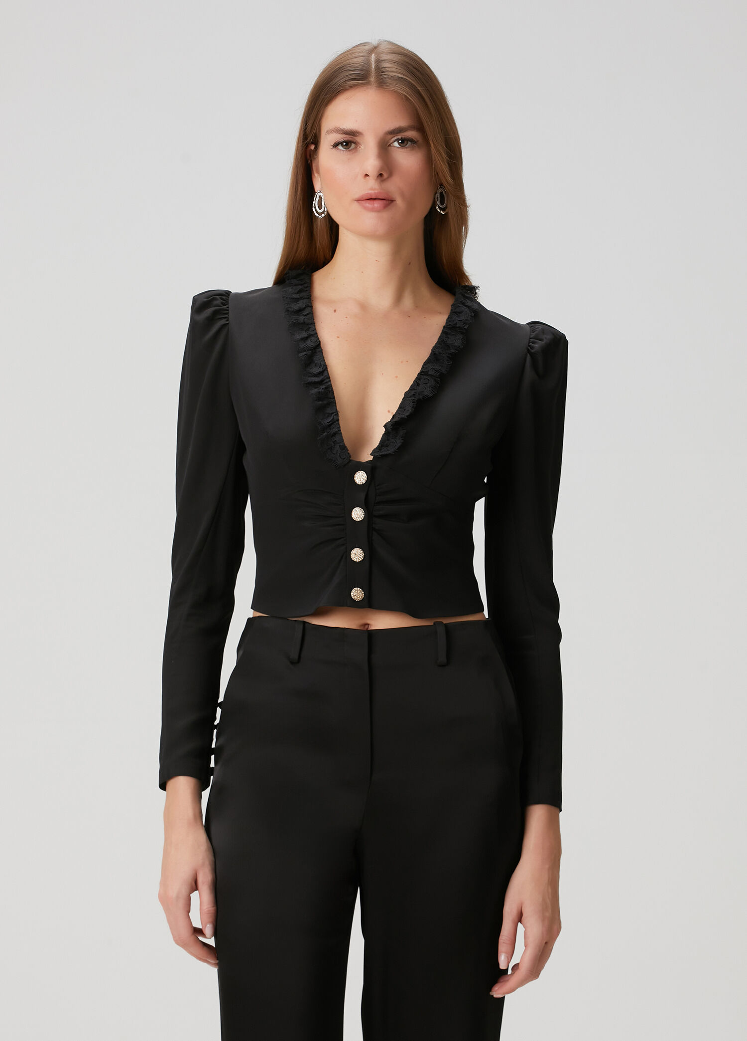 Siyah Taşlı Düğmeli Crop İpek Bluz
