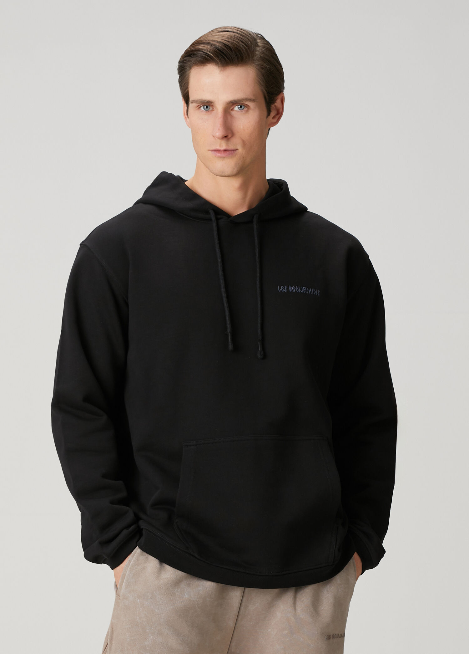 Siyah Kapüşonlu Sweatshirt