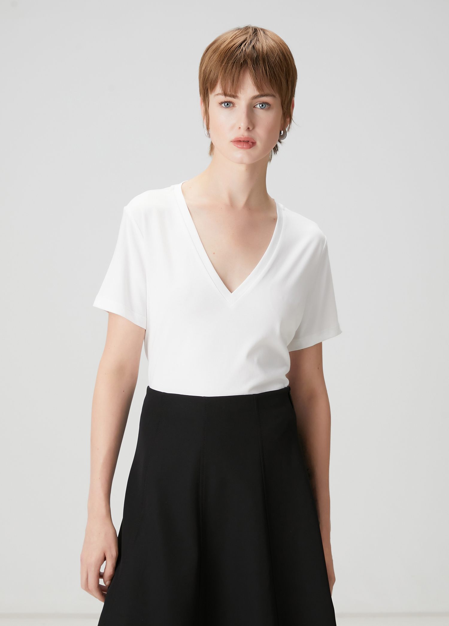 Beyaz V Yaka T-shirt