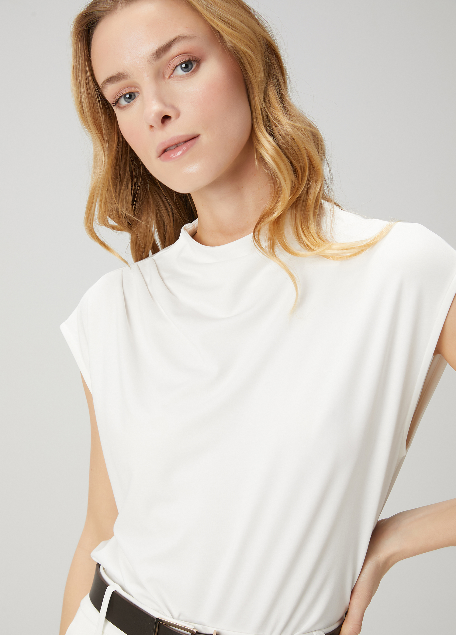 Beyaz Drape Detaylı T-shirt_1
