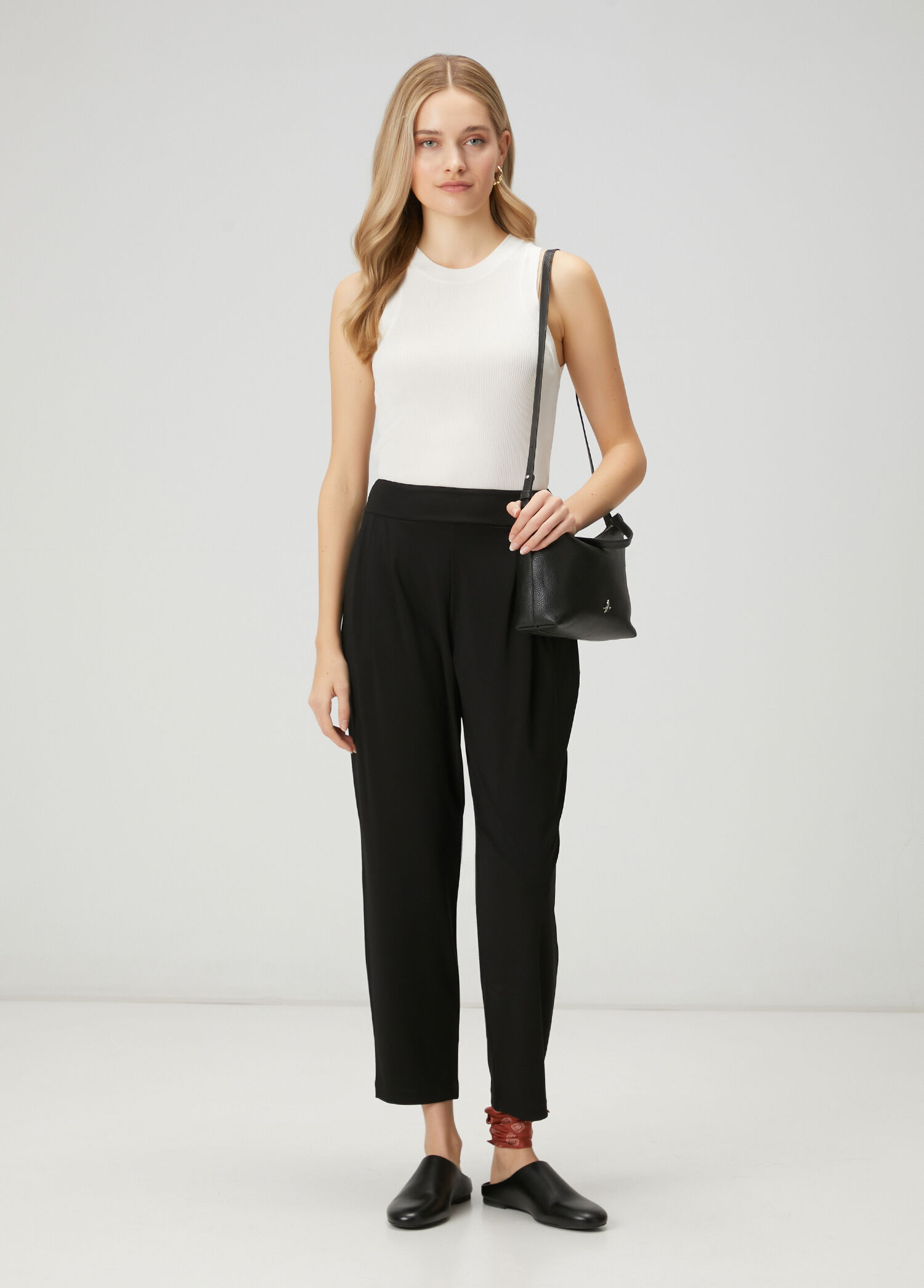 Siyah Pileli Jogger Pantolon